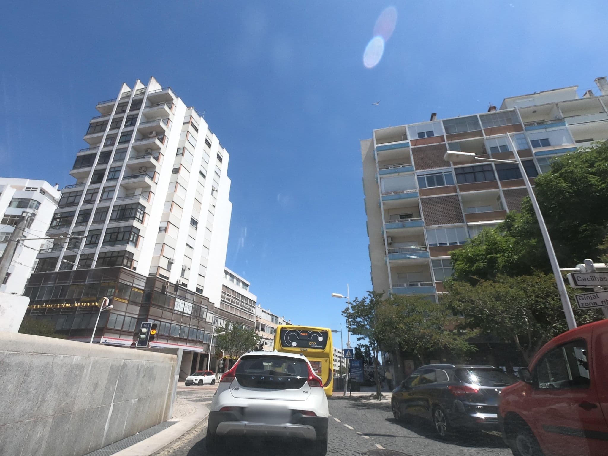 Street view near Hostel New Inn Cacilhas, Cacilhas — © filohipo (CC BY-SA · Mapillary)