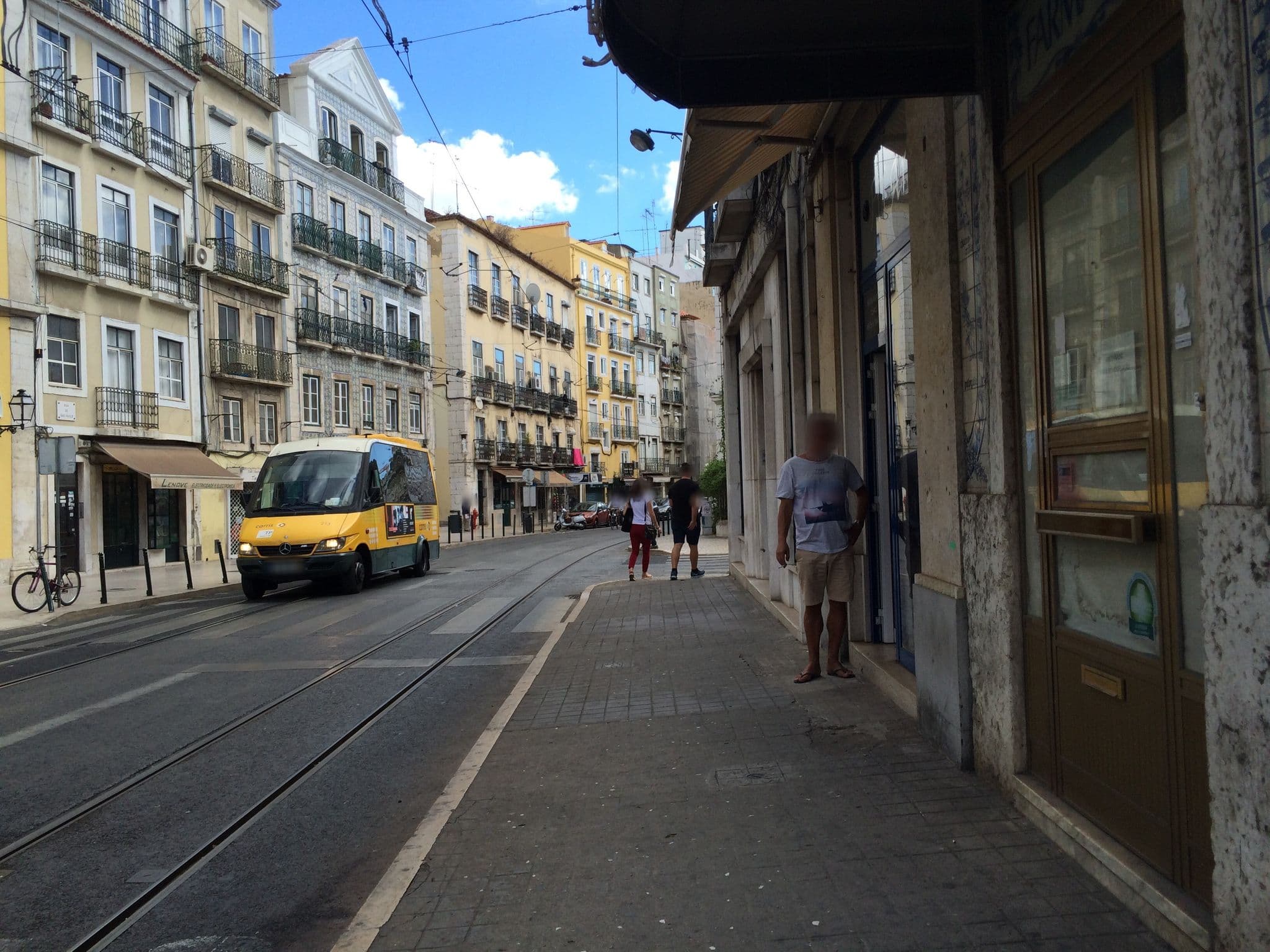 Street view near Independente Hotels & Hostels, Bairro Alto — © peterleth (CC BY-SA · Mapillary)