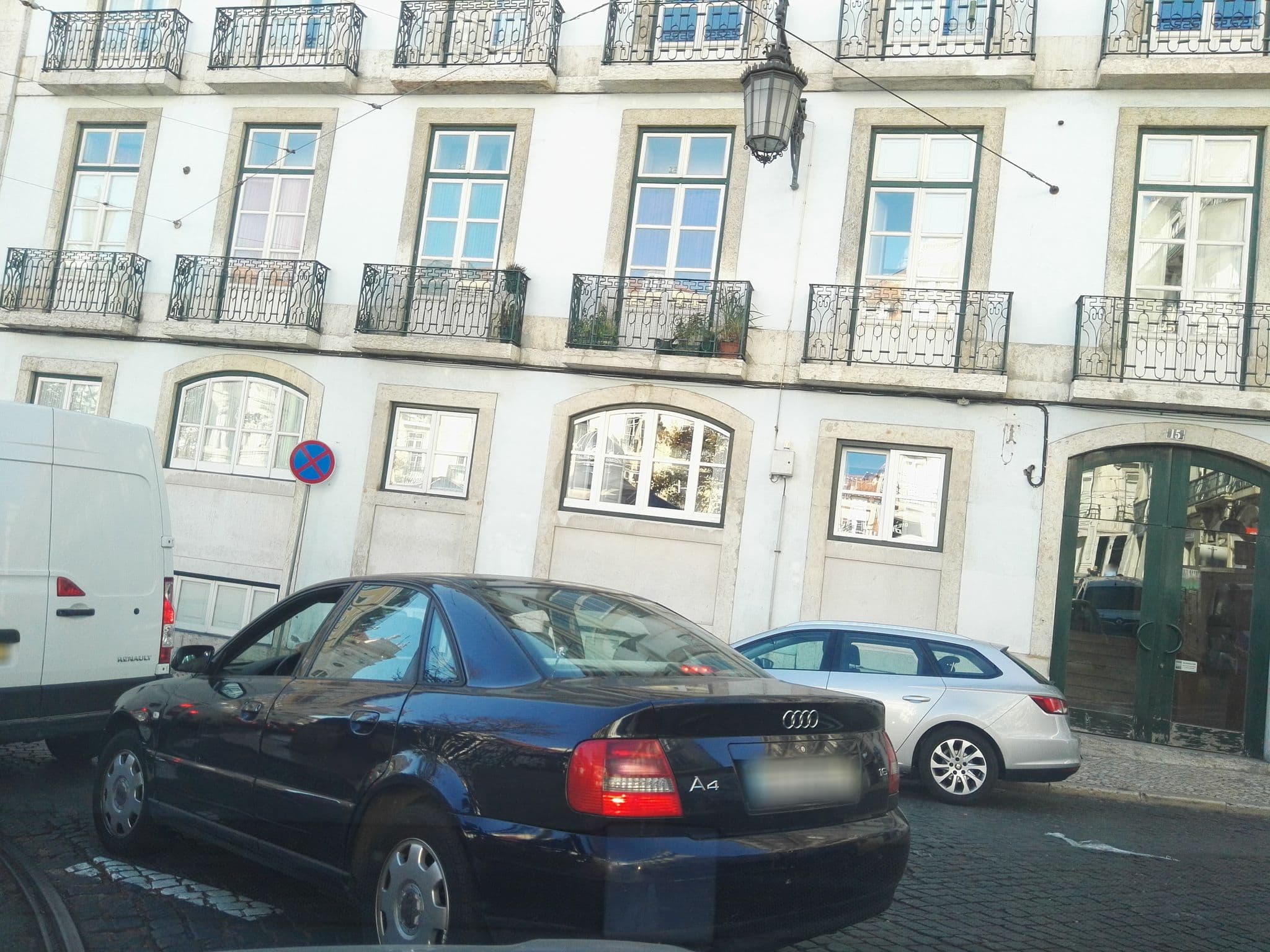 Street view near Casinha das Flores, Bairro Alto — © filipegraciosa (CC BY-SA · Mapillary)