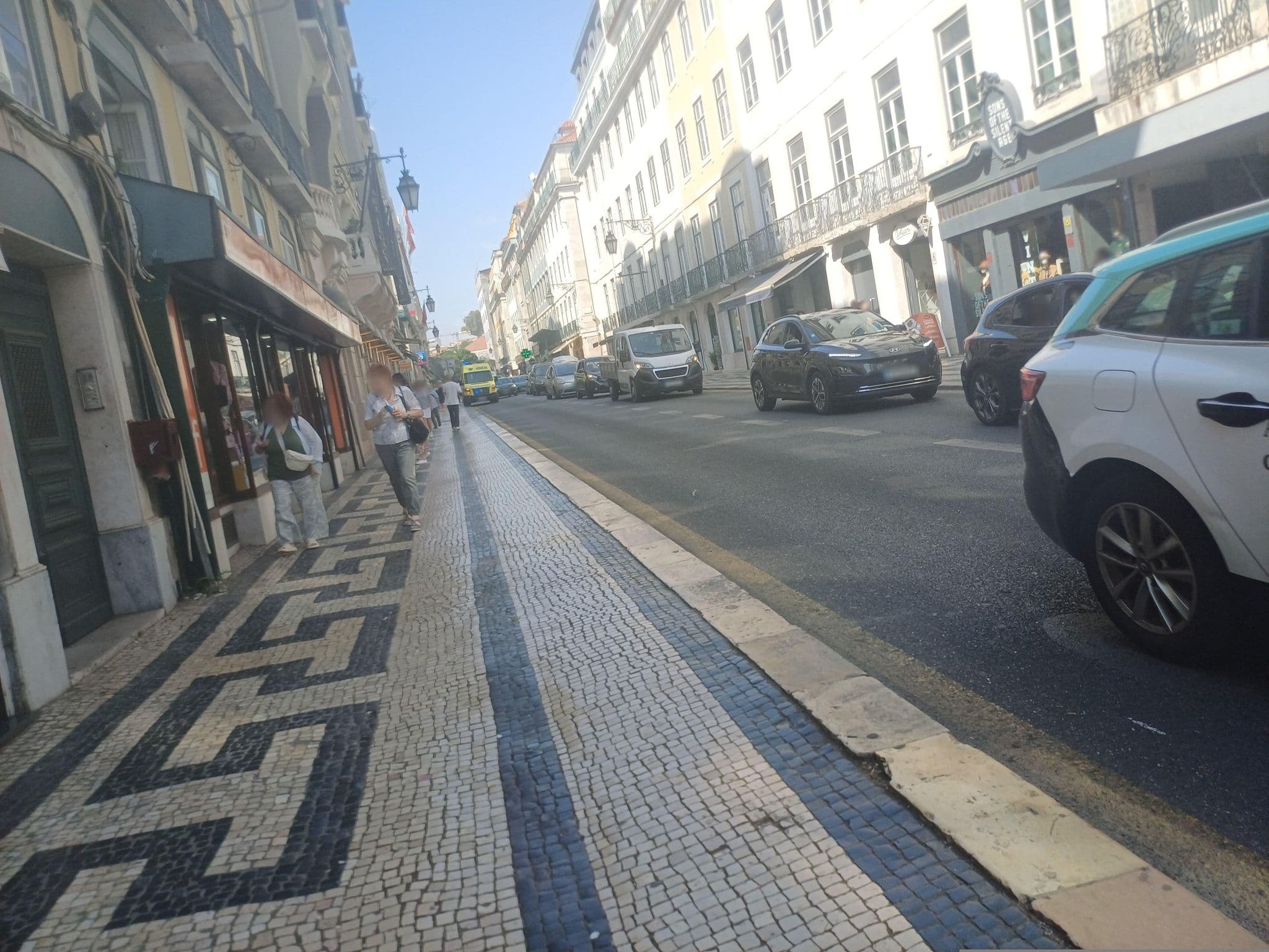 Street view near Brown's | Boutique Hotel, Baixa — © beer119 (CC BY-SA · Mapillary)