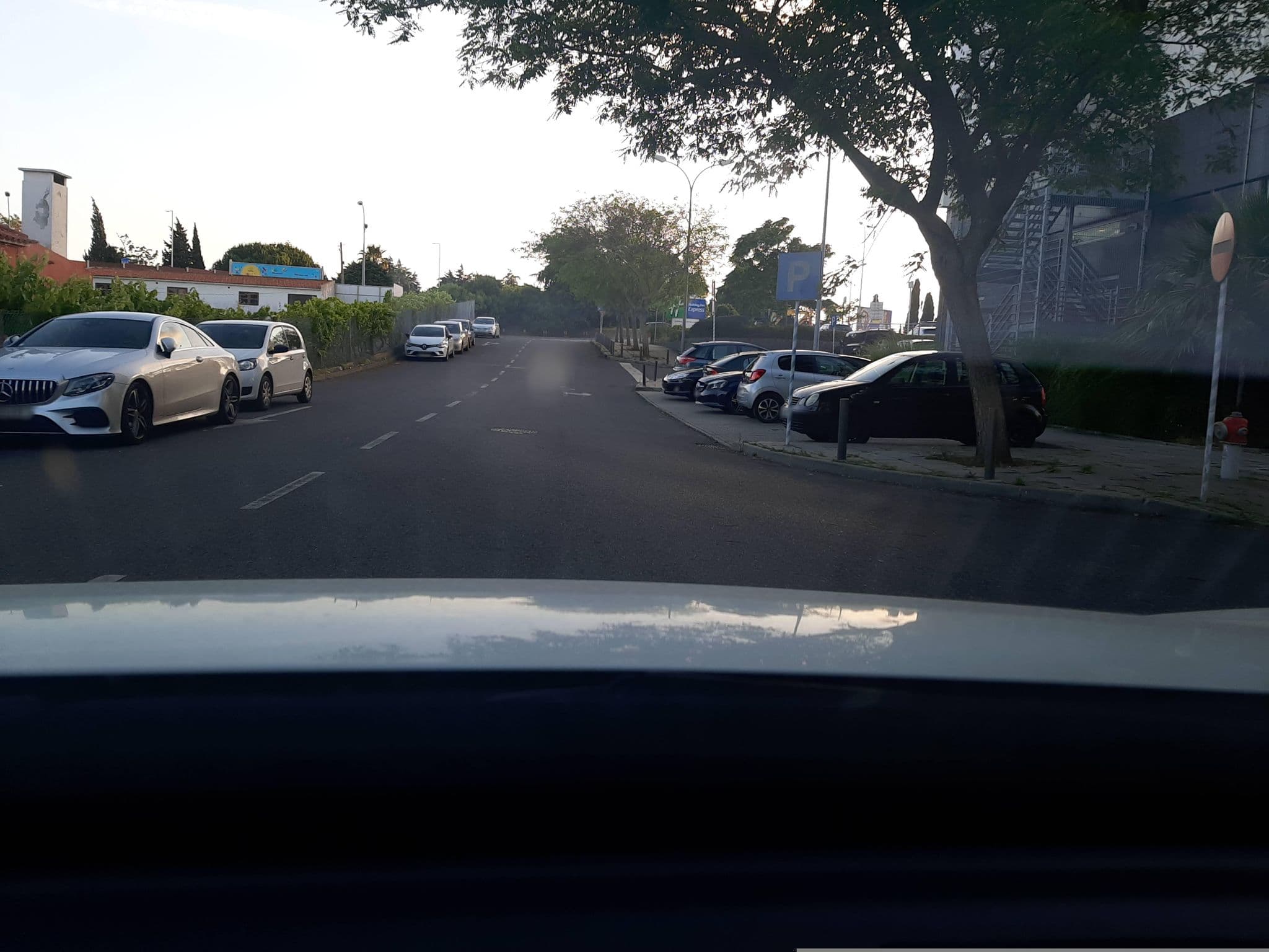 Street view near Holiday Inn Express Lisbon - Oeiras, Porto Salvo — © biomedica (CC BY-SA · Mapillary)