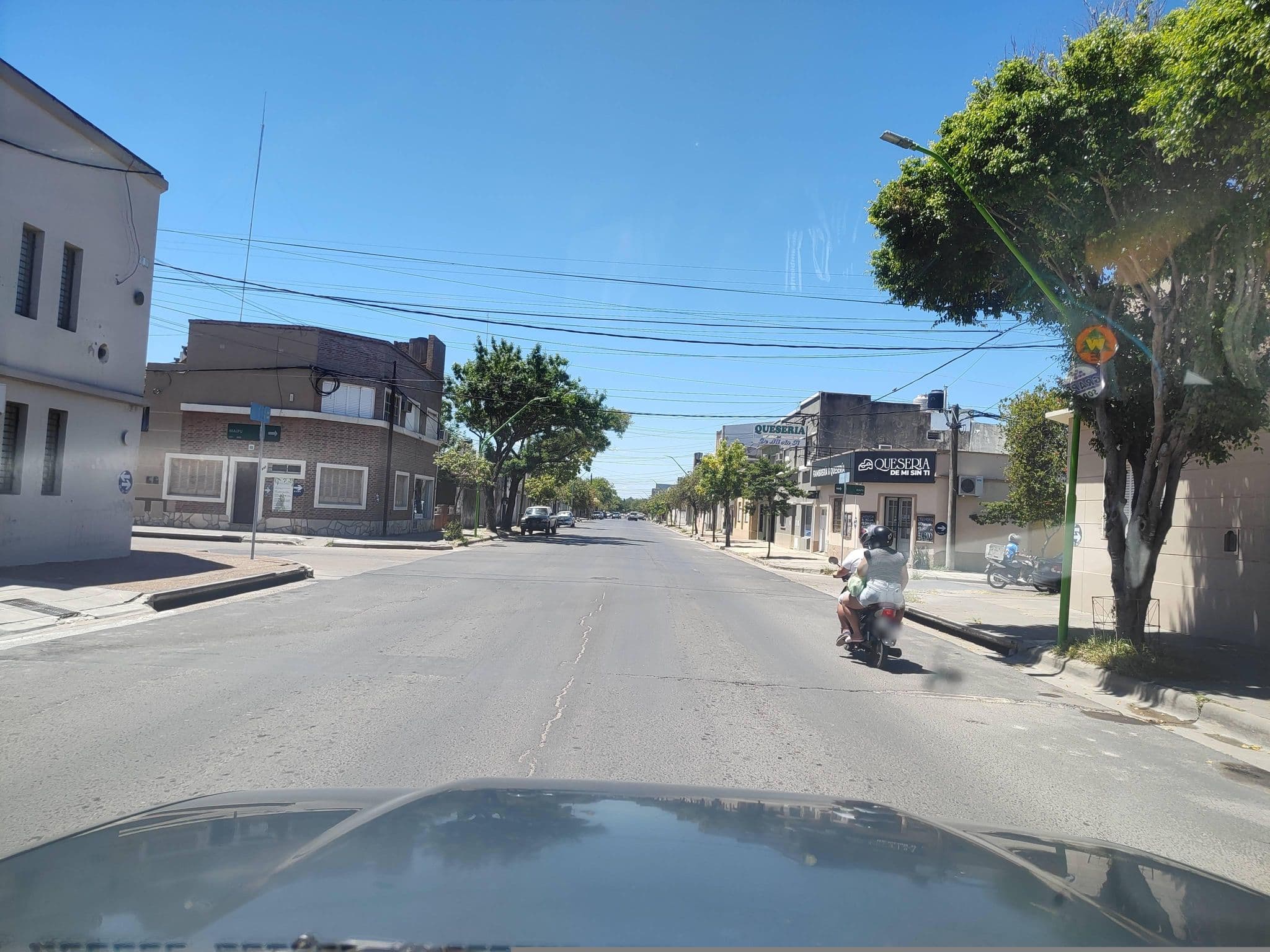 Street view near Hotel Leonardi, Gualeguaychú — © andresduhour (CC BY-SA · Mapillary)