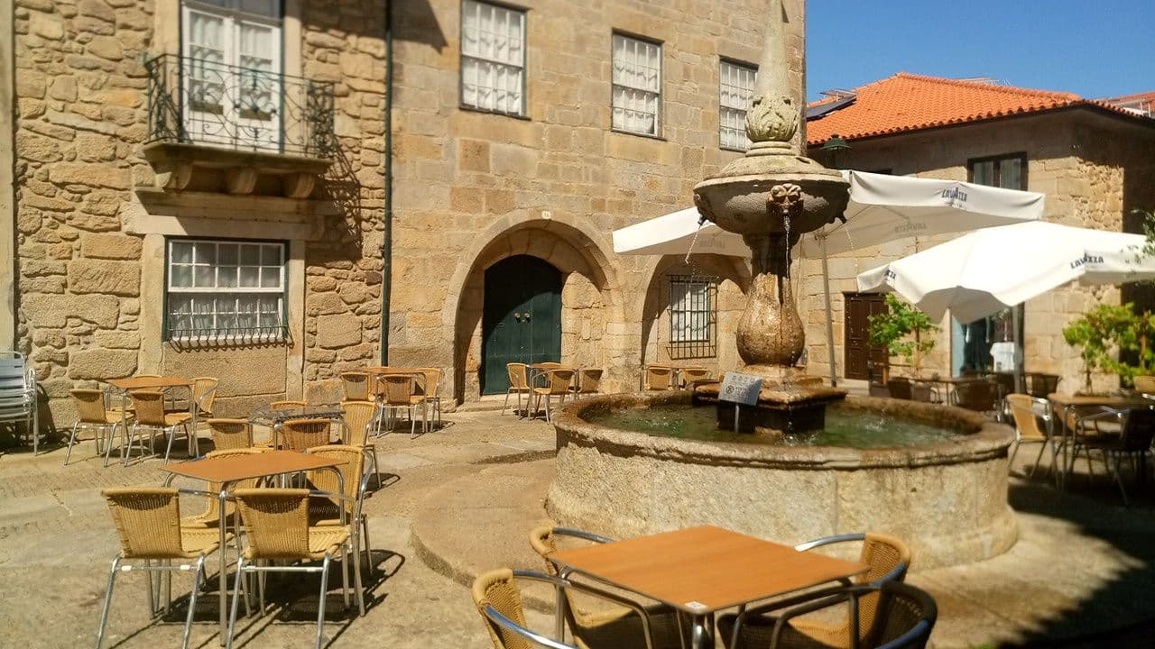 Street view near Casa da Ana Boutique Guest House, Barcelos — © cartixa (CC BY-SA · Mapillary)