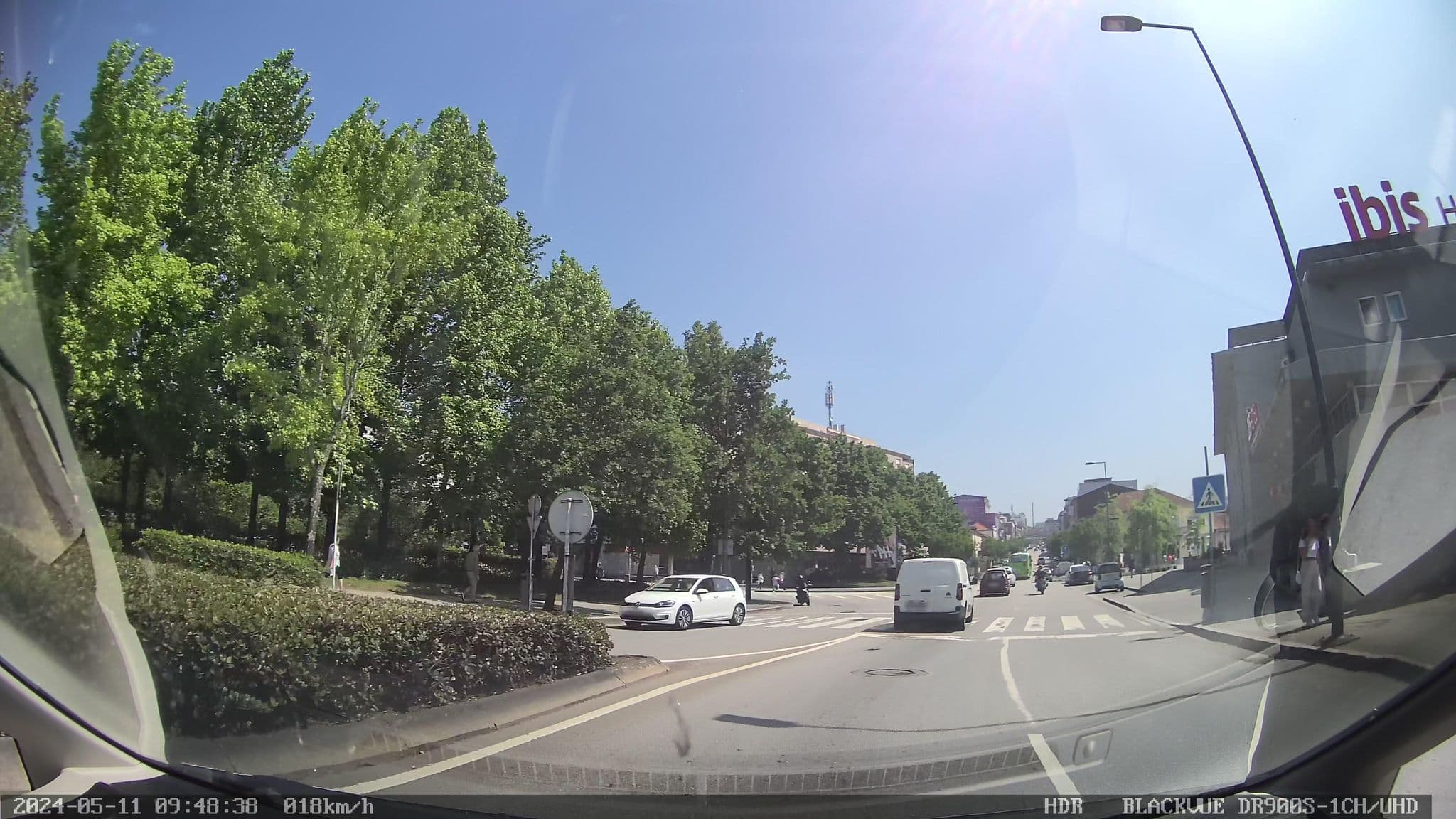 Street view near Hotel Ibis Guimarães, Guimarães — © sanjorgepinho (CC BY-SA · Mapillary)