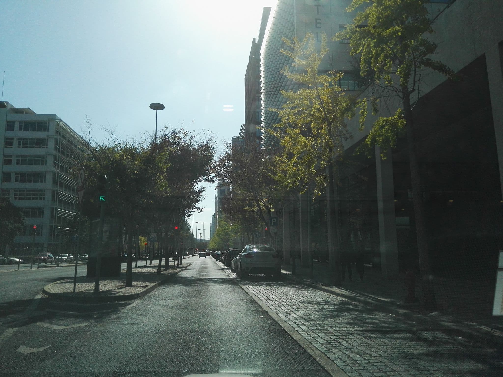 Street view near Art's Business & Hotel Centre, Parque das Nações — © filipegraciosa (CC BY-SA · Mapillary)
