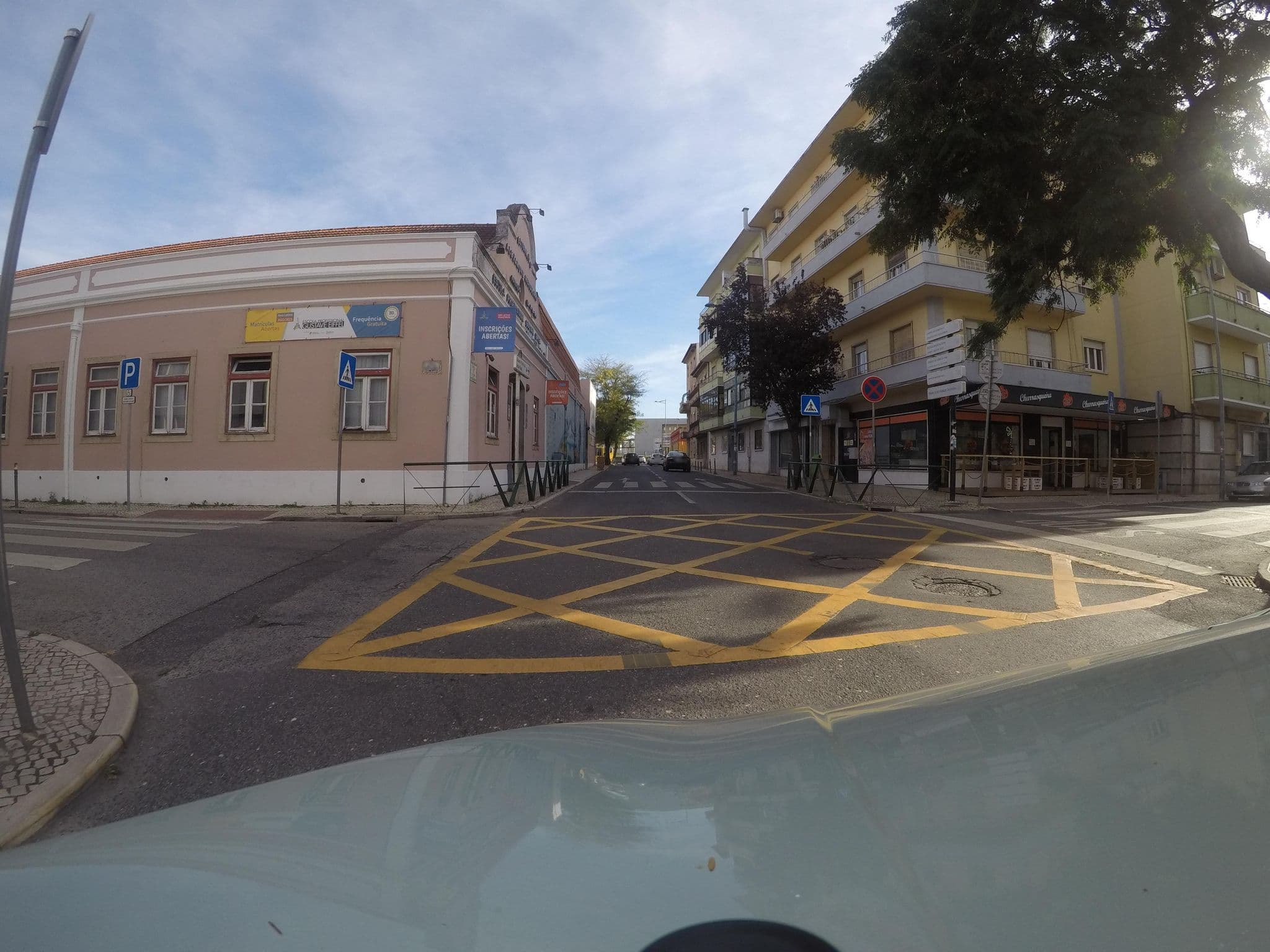 Street view near Amadora Boutique Hostel, Amadora — © arqmauro (CC BY-SA · Mapillary)