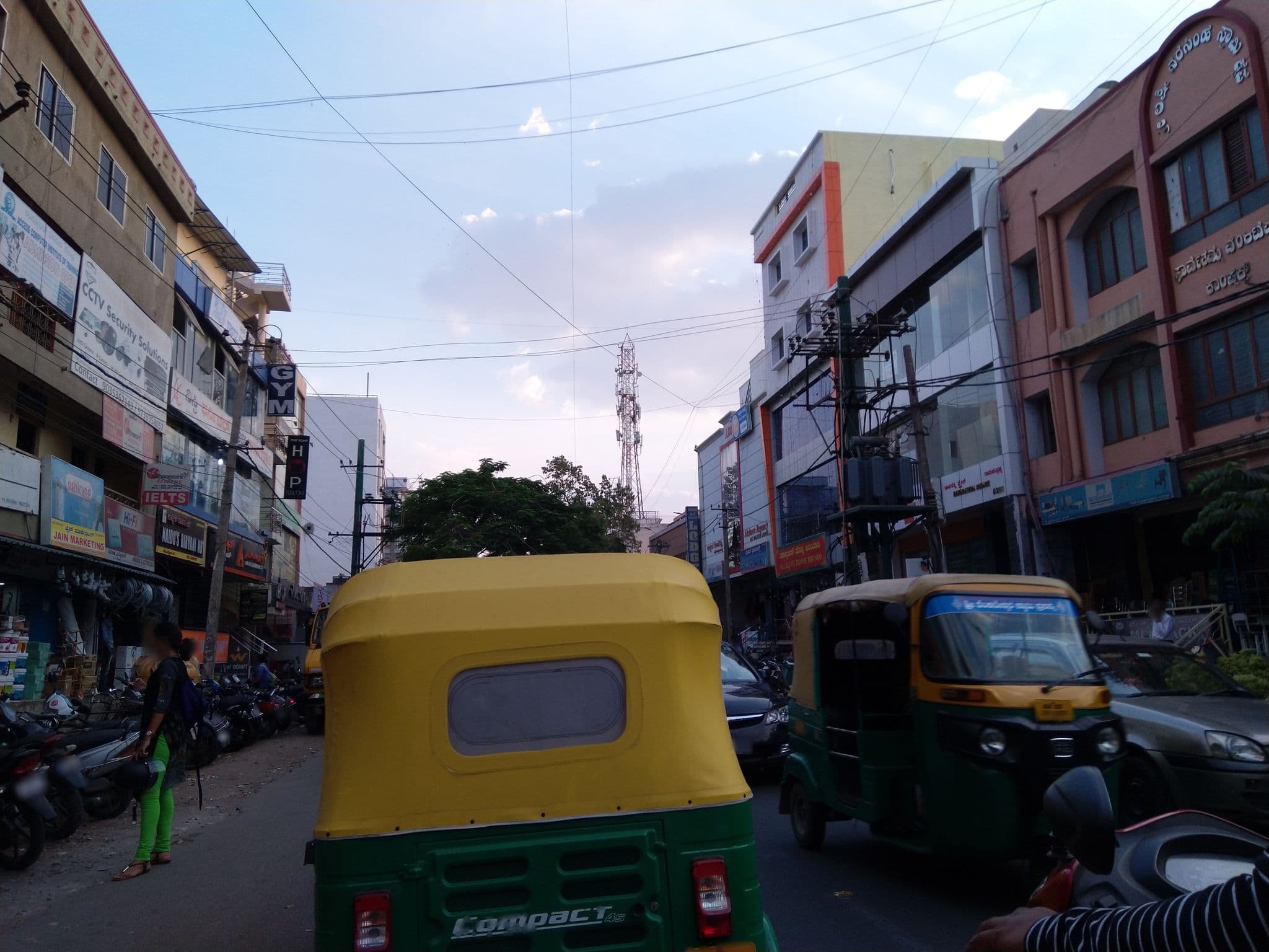 Street view near Hotel Champion Inn, Bengaluru