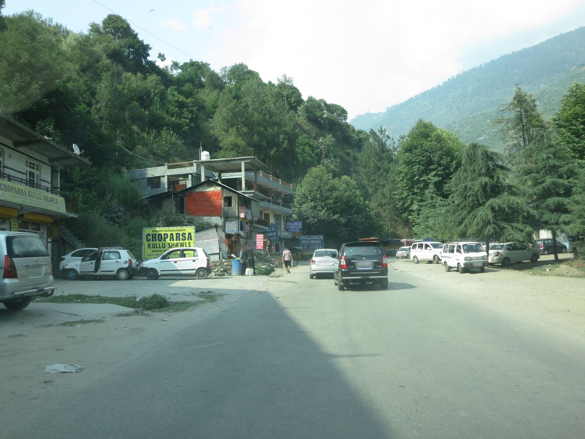 Street view near The Shallangco Villa, Kulu