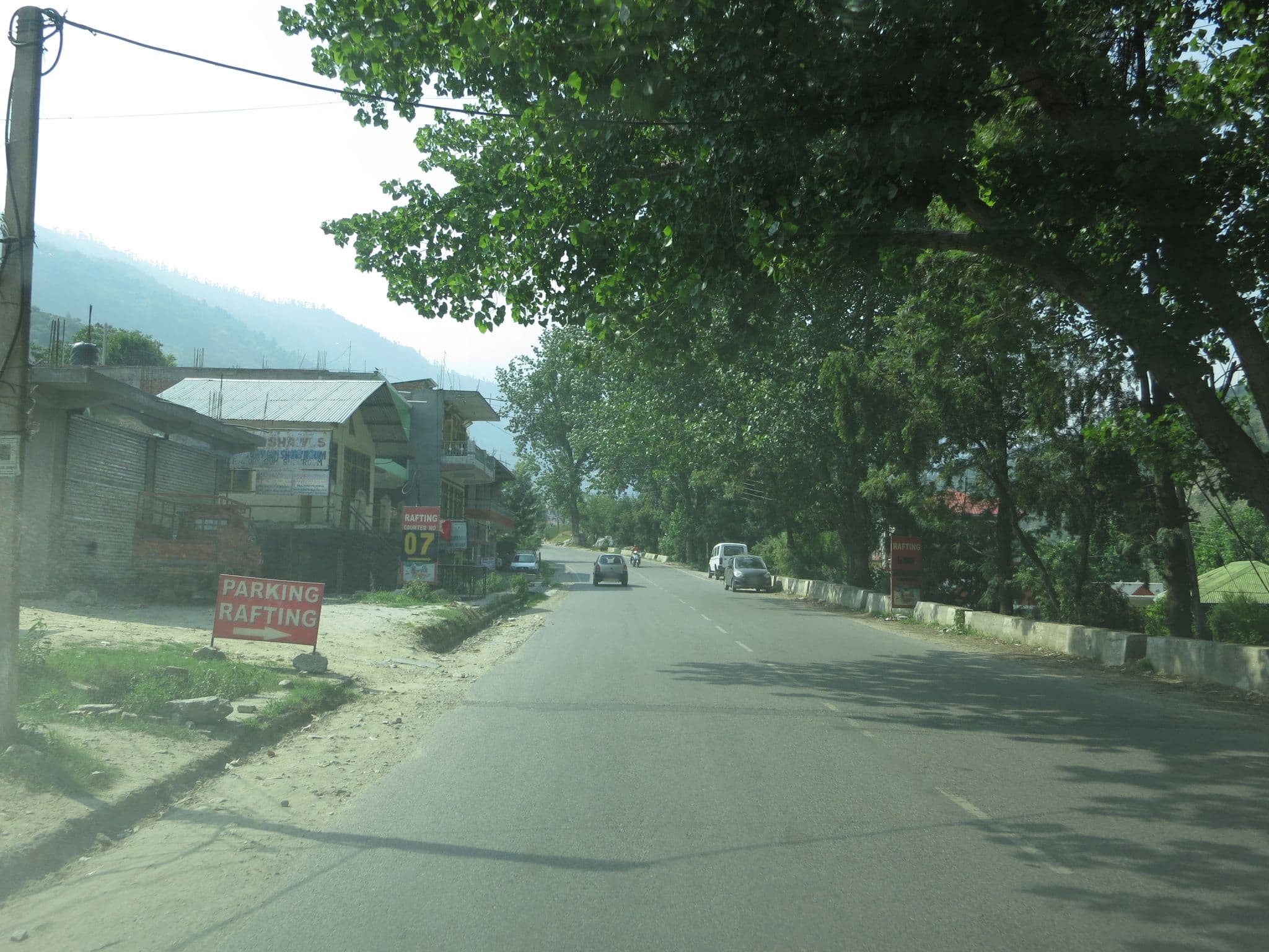 Street view near Navitalaya Homestay, Kulu