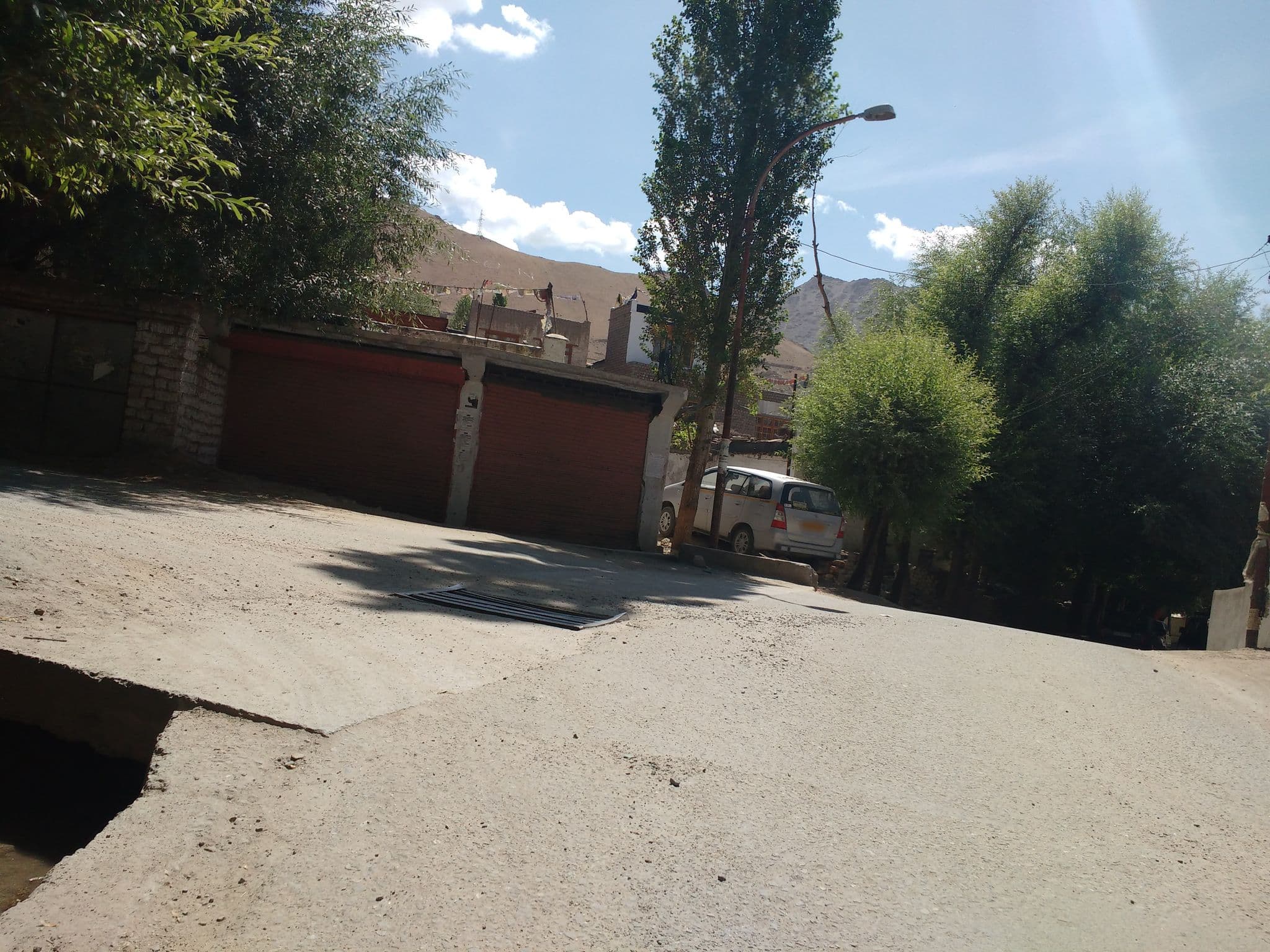 Street view near Reenam Hotel, Leh — © yogi (CC BY-SA · Mapillary)