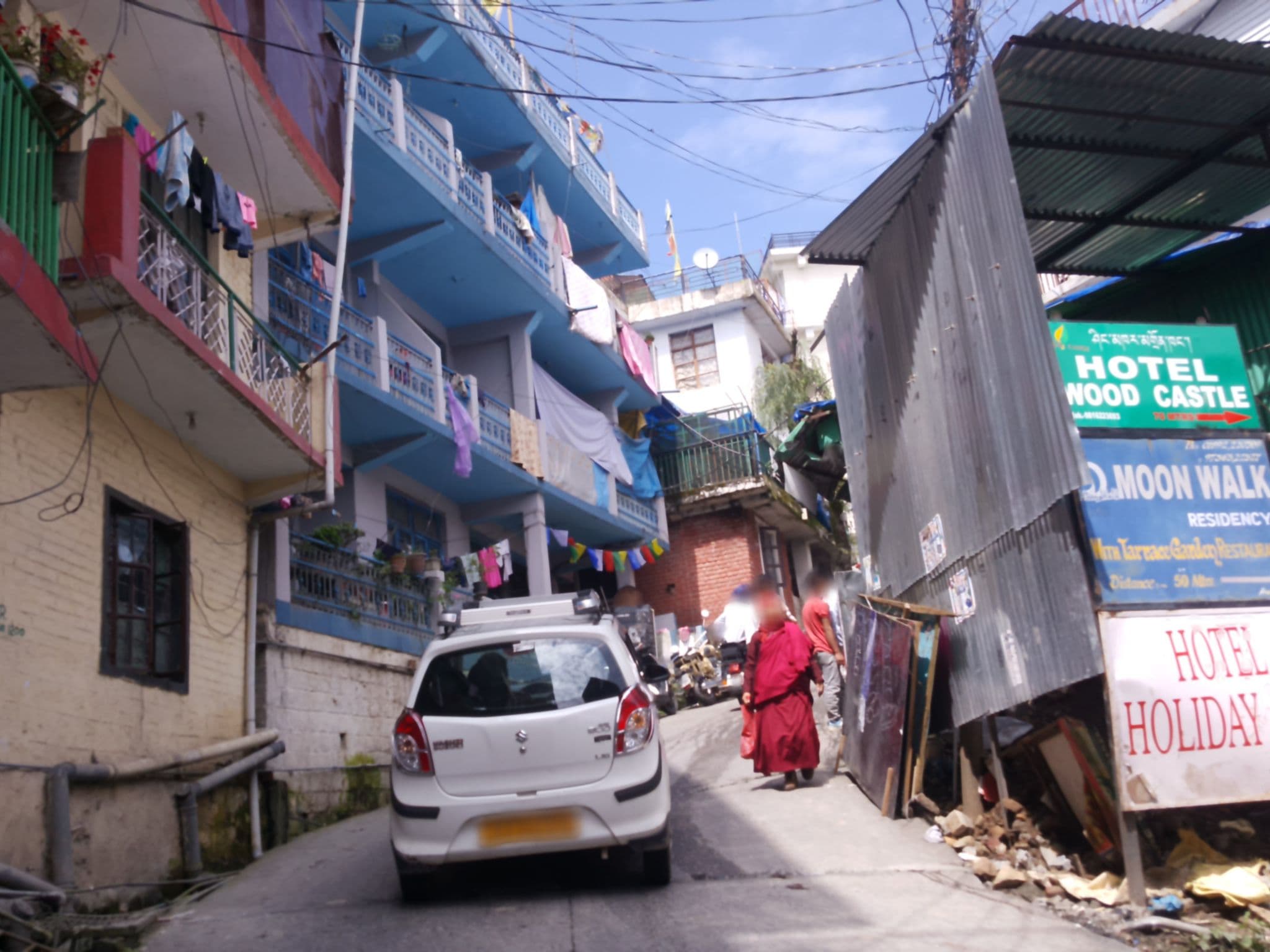 Street view near Hotel Forest Hill, Dharamsala