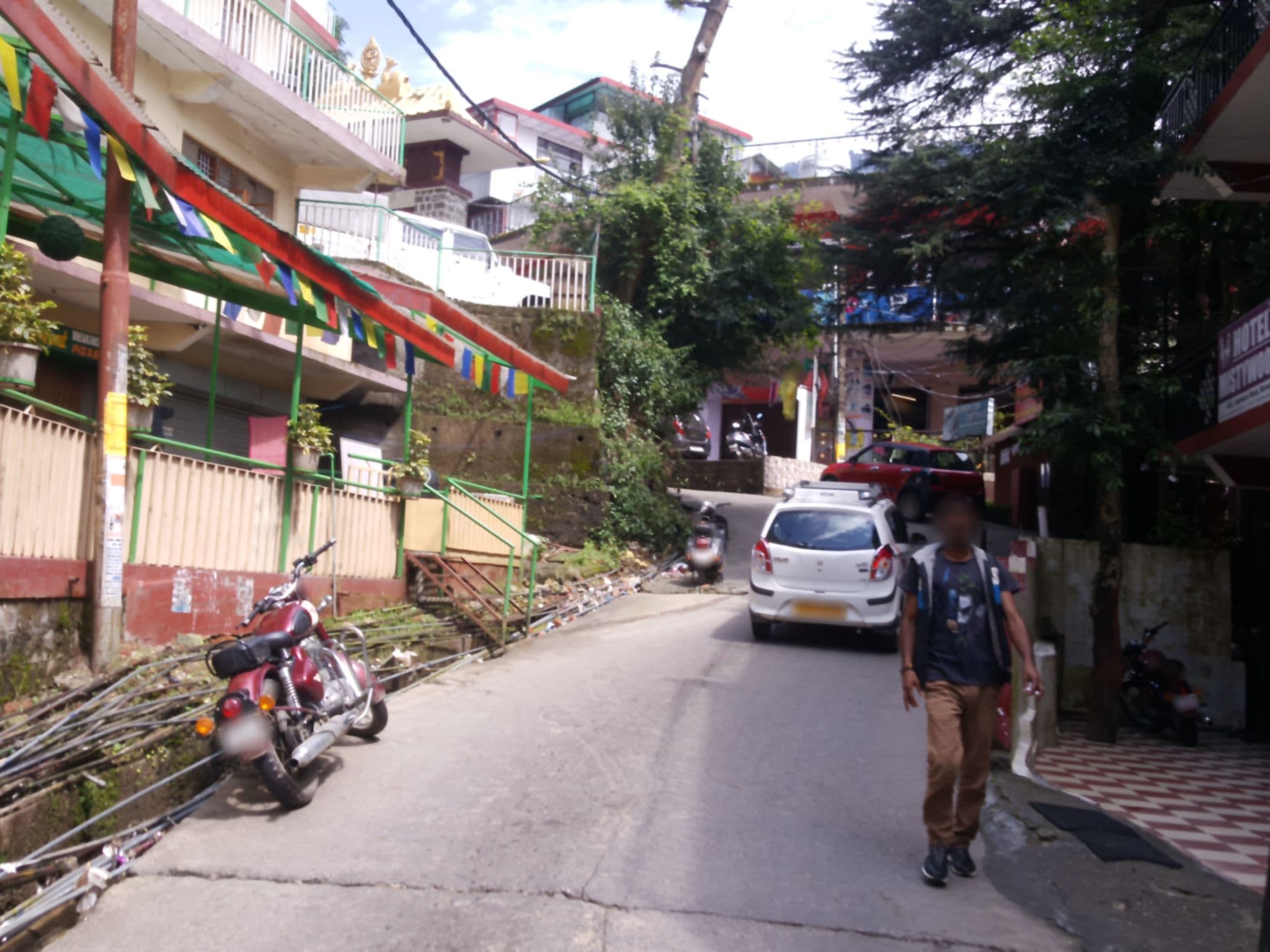 Street view near Hotel Misty Woods, Dharamsala
