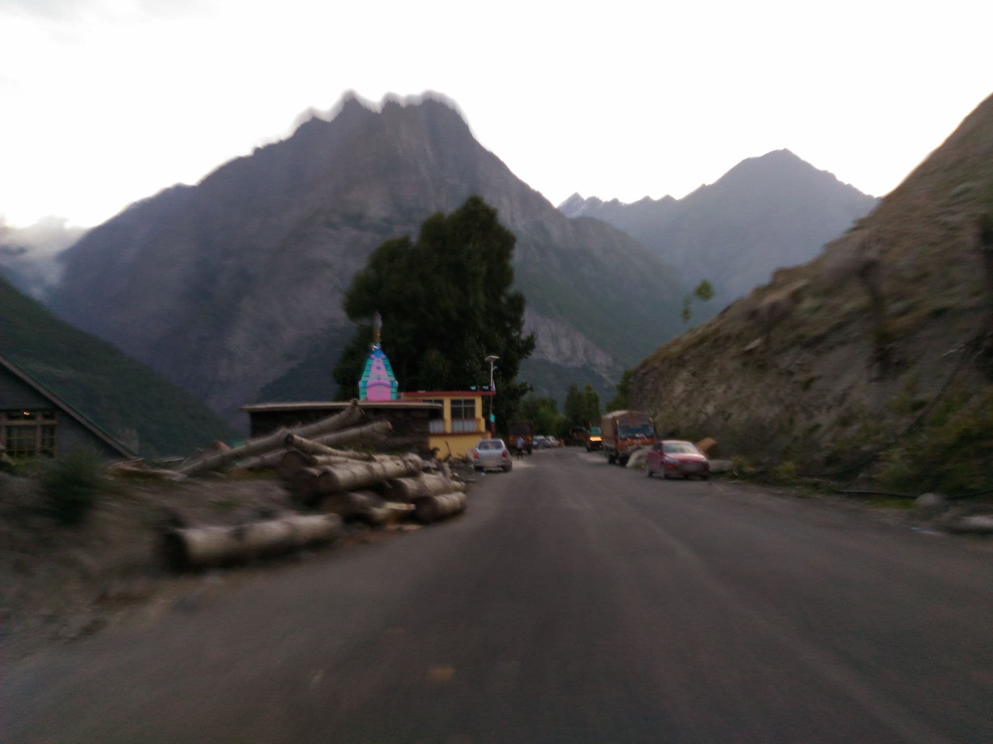 Street view near Drilbu homestay, Kyelang