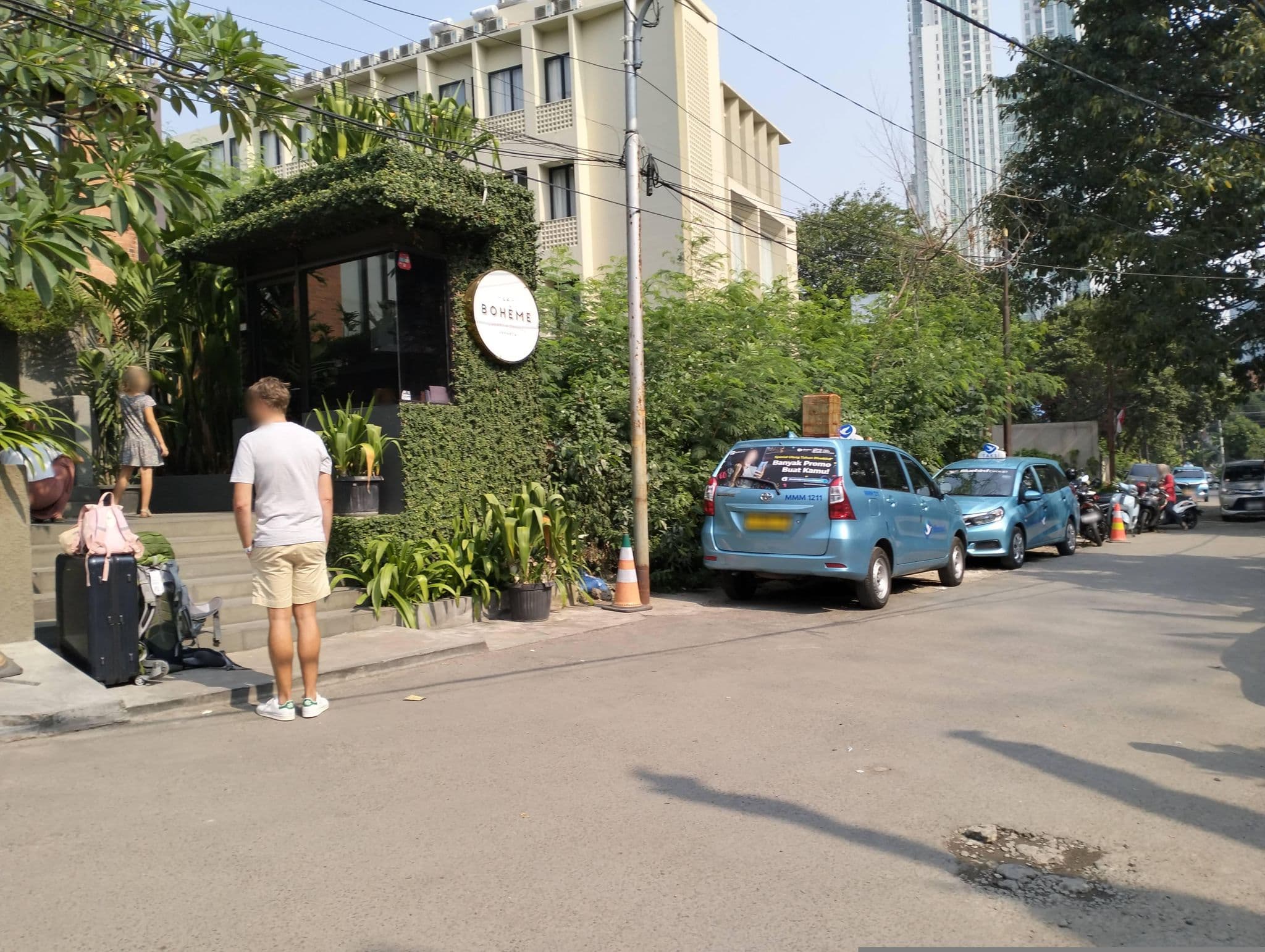 Street view near La Boheme Rooms and Coffee, Jakarta