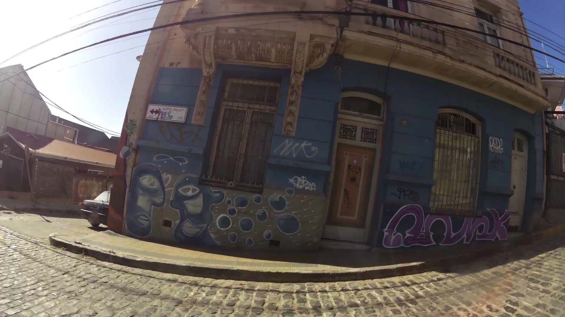 Street view near Hostal Morgan, Valparaíso