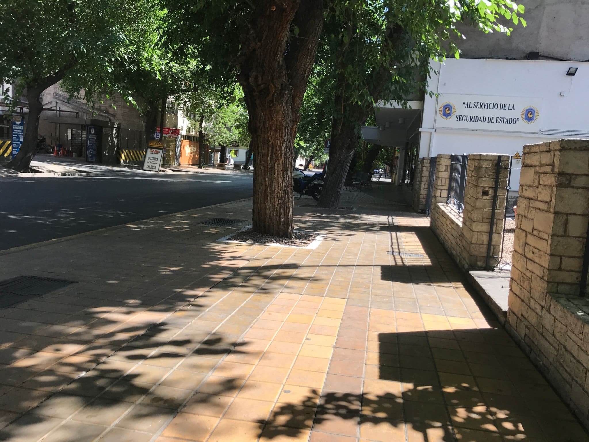 Street view near HOTEL CRILLON MENDOZA, Mendoza