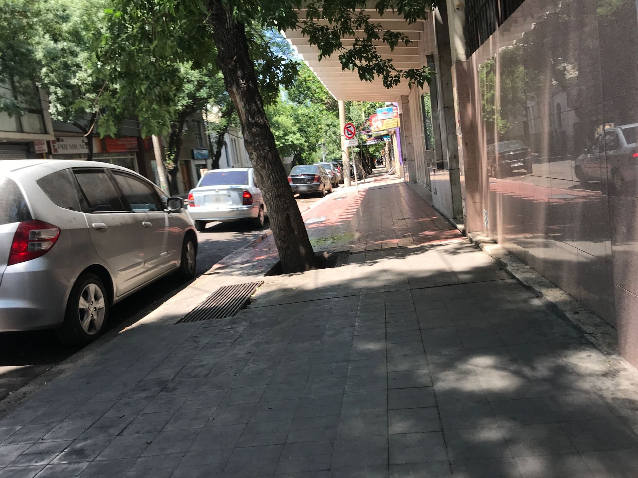 Street view near Apartamentos Mendoza, Mendoza