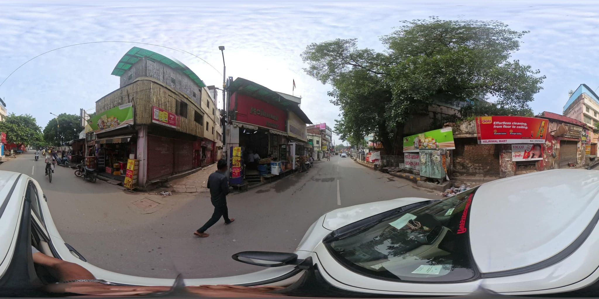 Street view near D k house, Varanasi
