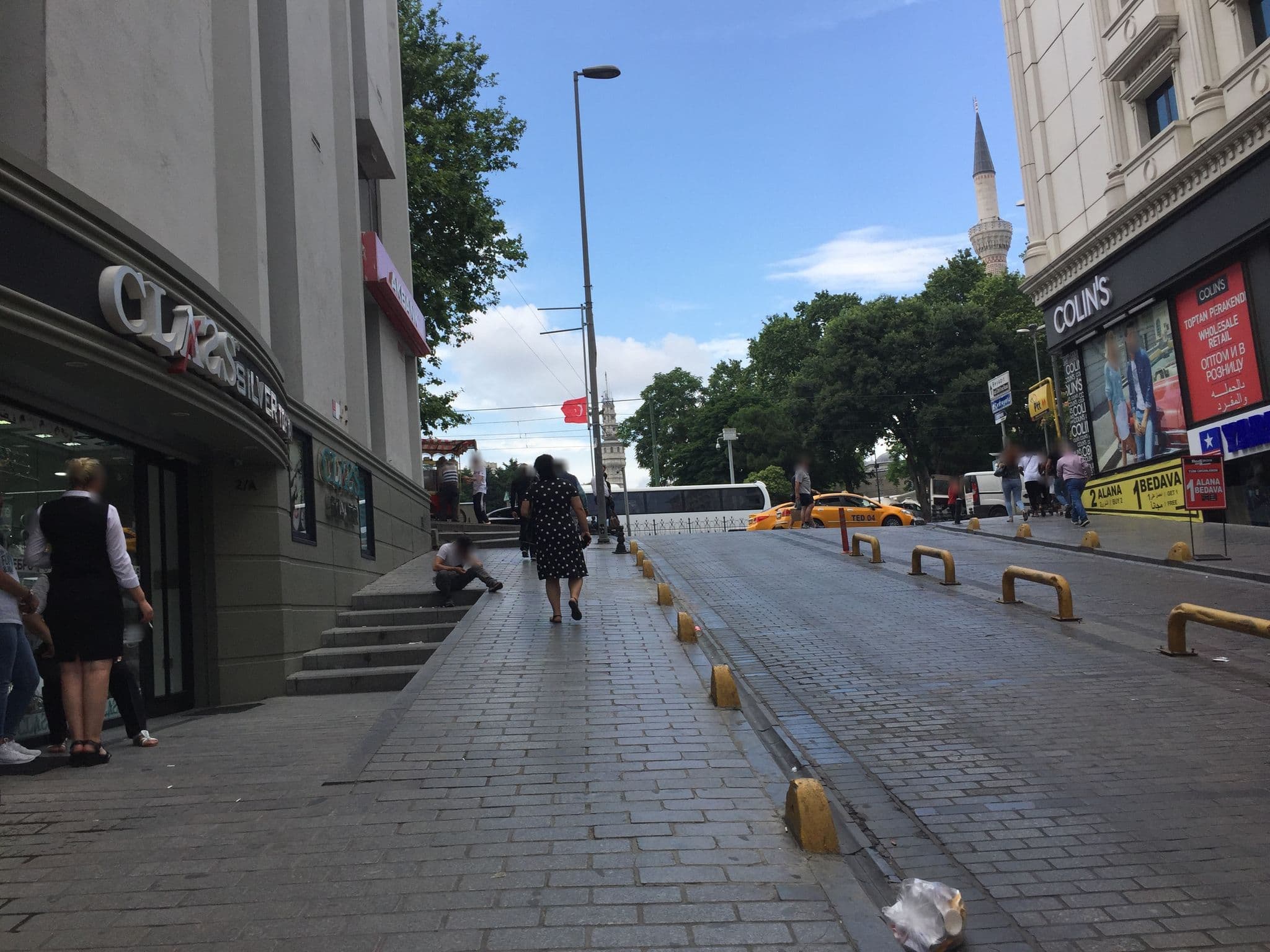 Street view near The Hotel Beyaz Saray - Grand Bazaar, Eminönü