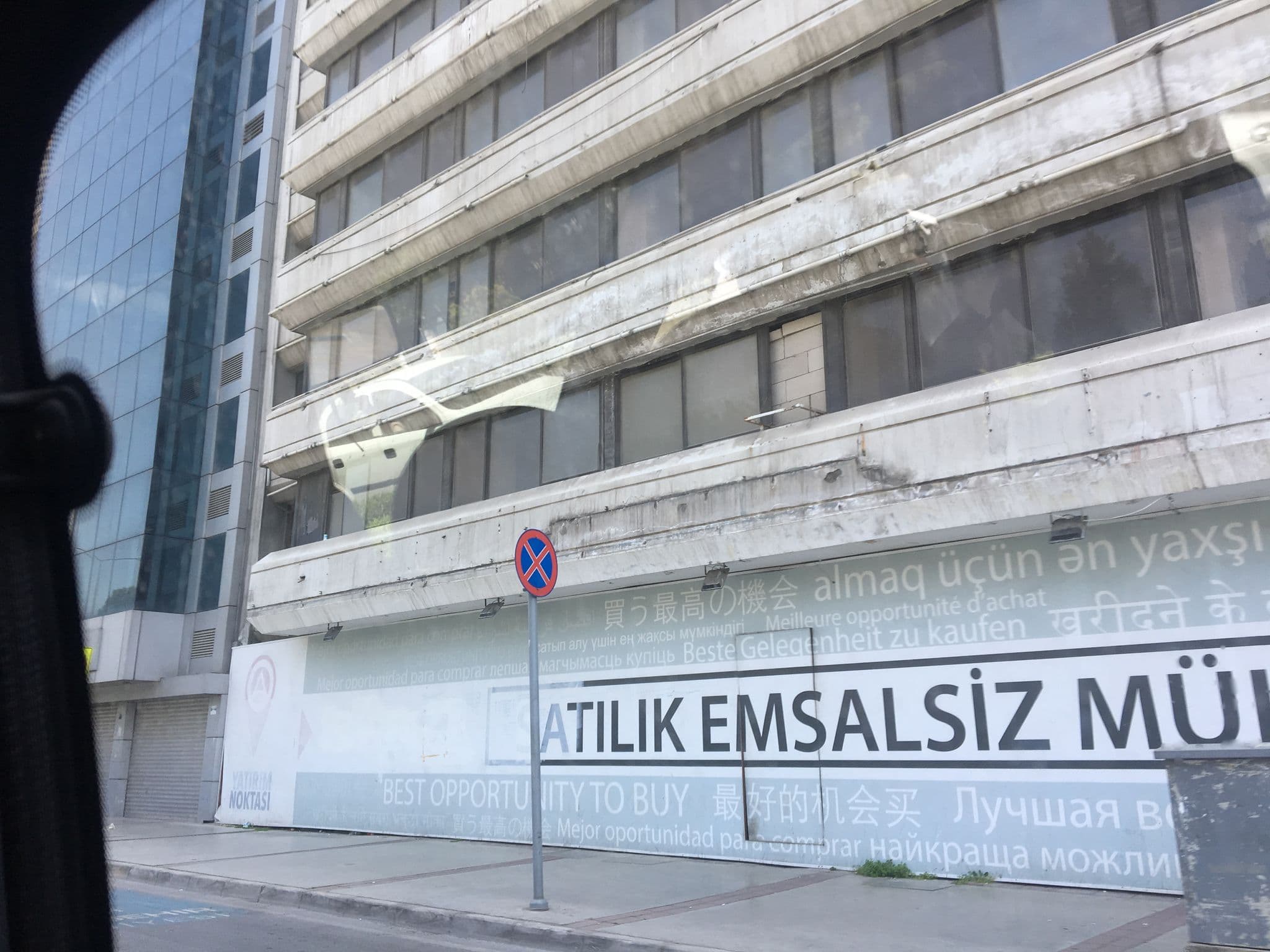 Street view near May Park Hotel İzmir, İzmir — © oykukayaa (CC BY-SA · Mapillary)