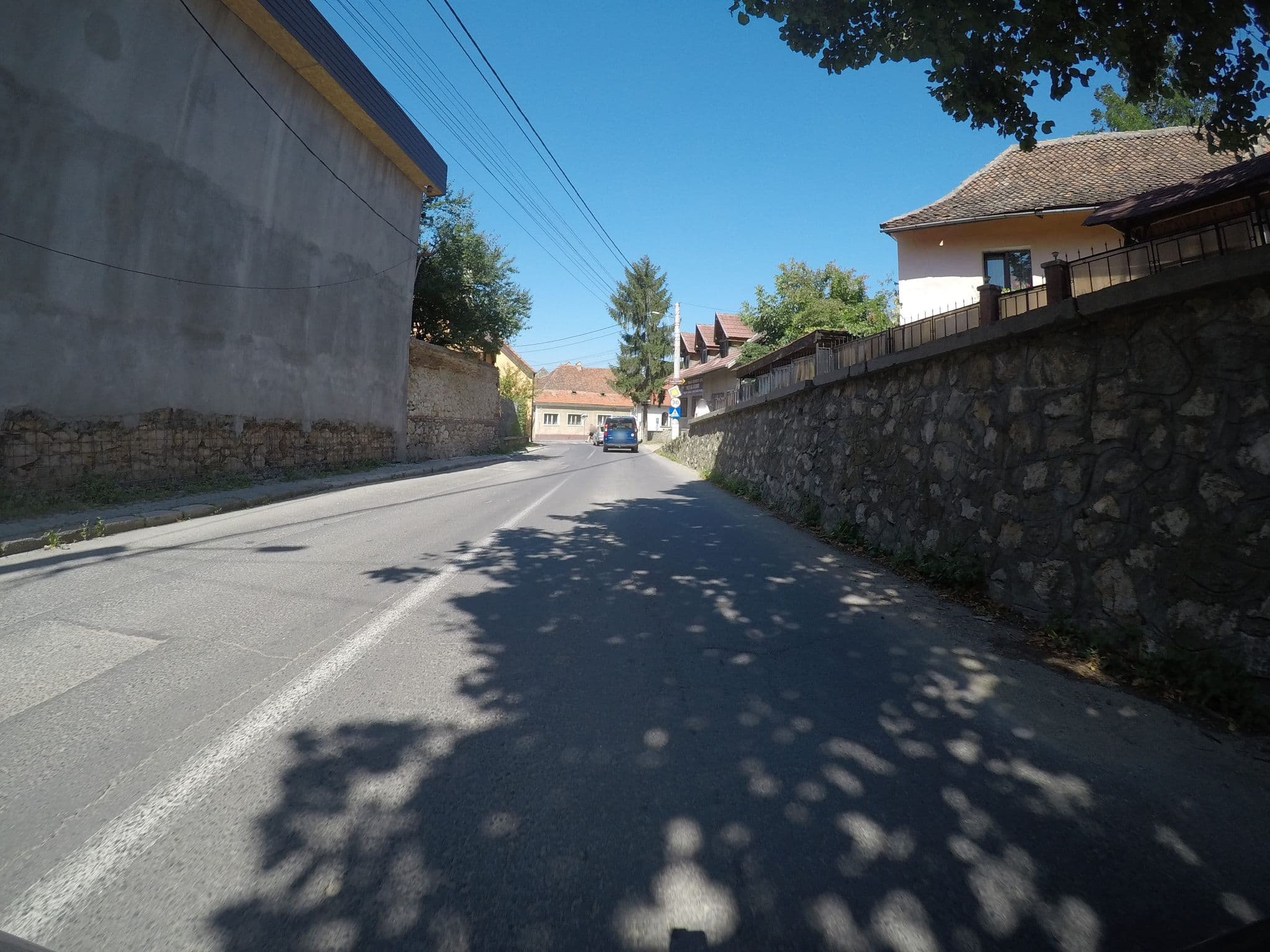 Street view near Casa "Pe Vale", Râşnov — © chrisbeddow (CC BY-SA · Mapillary)