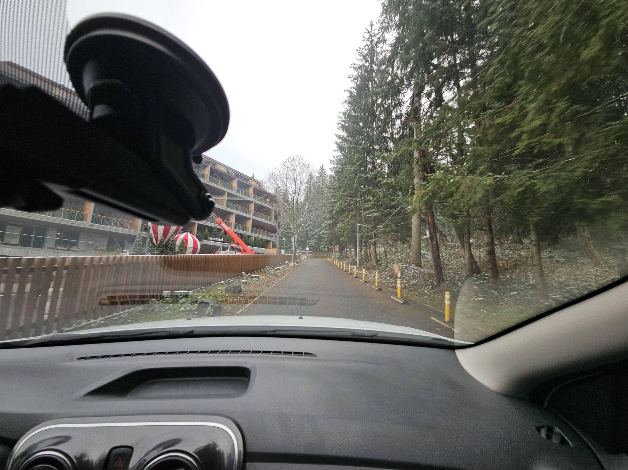 Street view near Swissôtel Poiana Brasov, Cristian — © agamarcelnicolae (CC BY-SA · Mapillary)