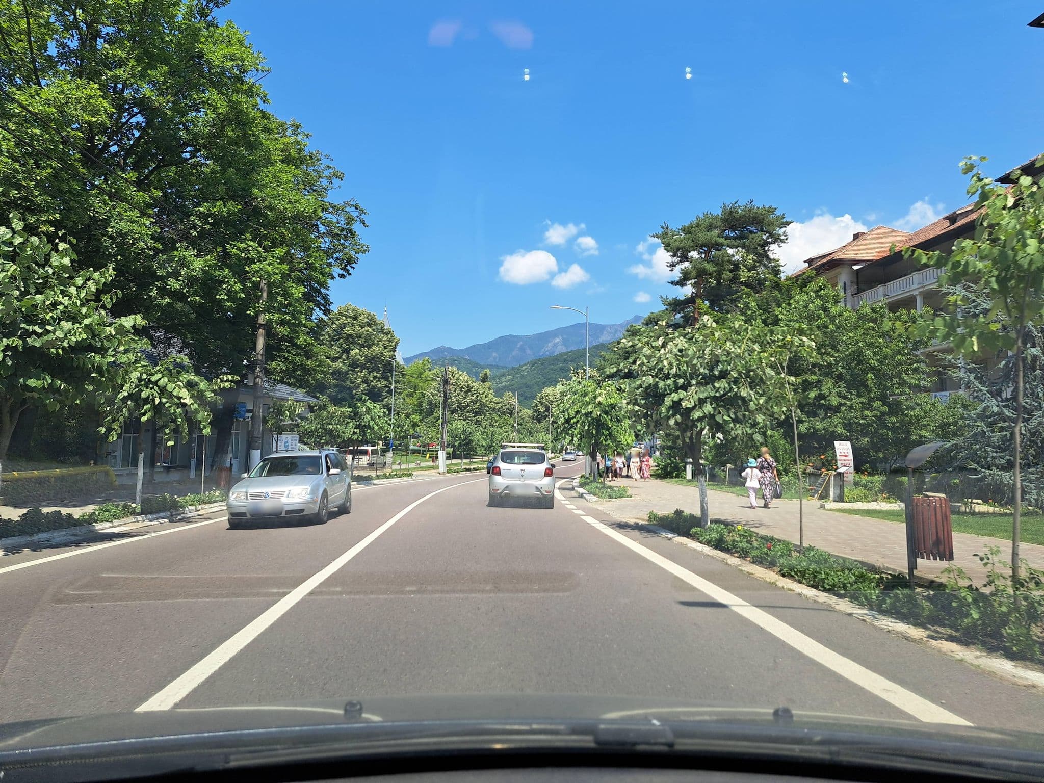 Street view near Hotel Carolin, Jiblea Veche — © tavi (CC BY-SA · Mapillary)