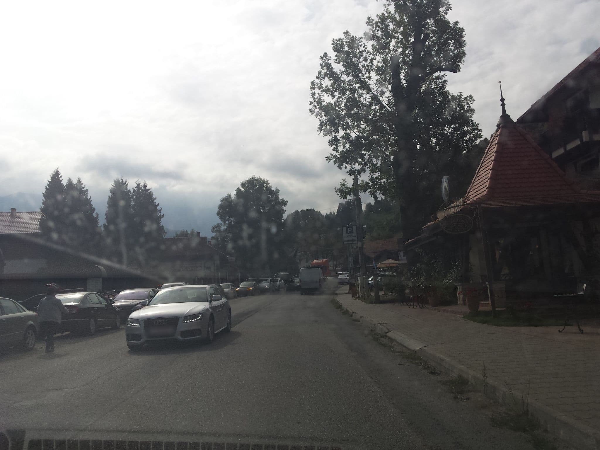 Street view near Hotel Bran Dracula, Bran — © rsandu (CC BY-SA · Mapillary)
