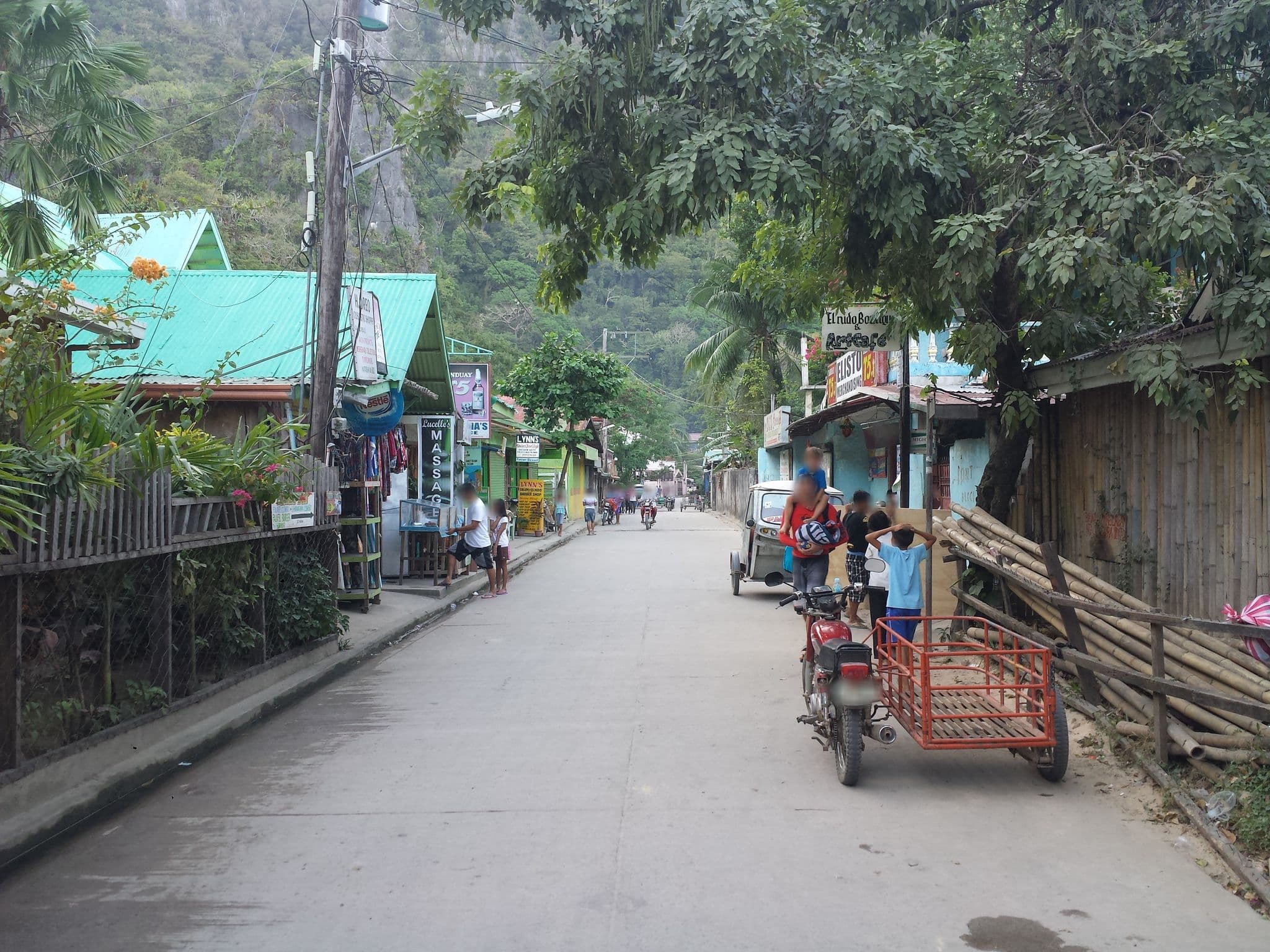 Street view near Ipil Suites, El Nido