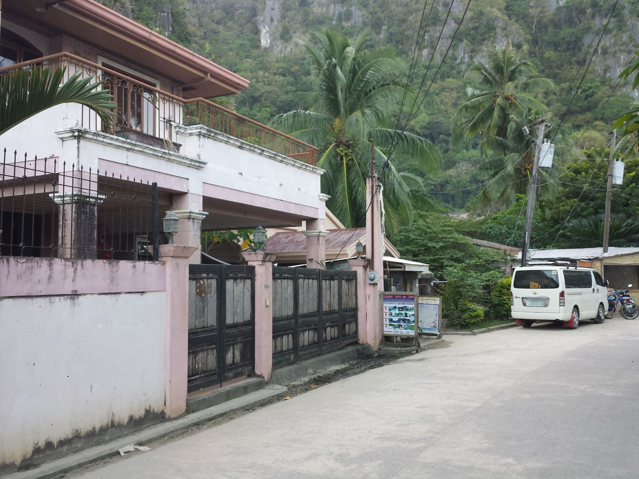 Street view near Pawikan Hostel El Nido, El Nido — © mrtmrt (CC BY-SA · Mapillary)