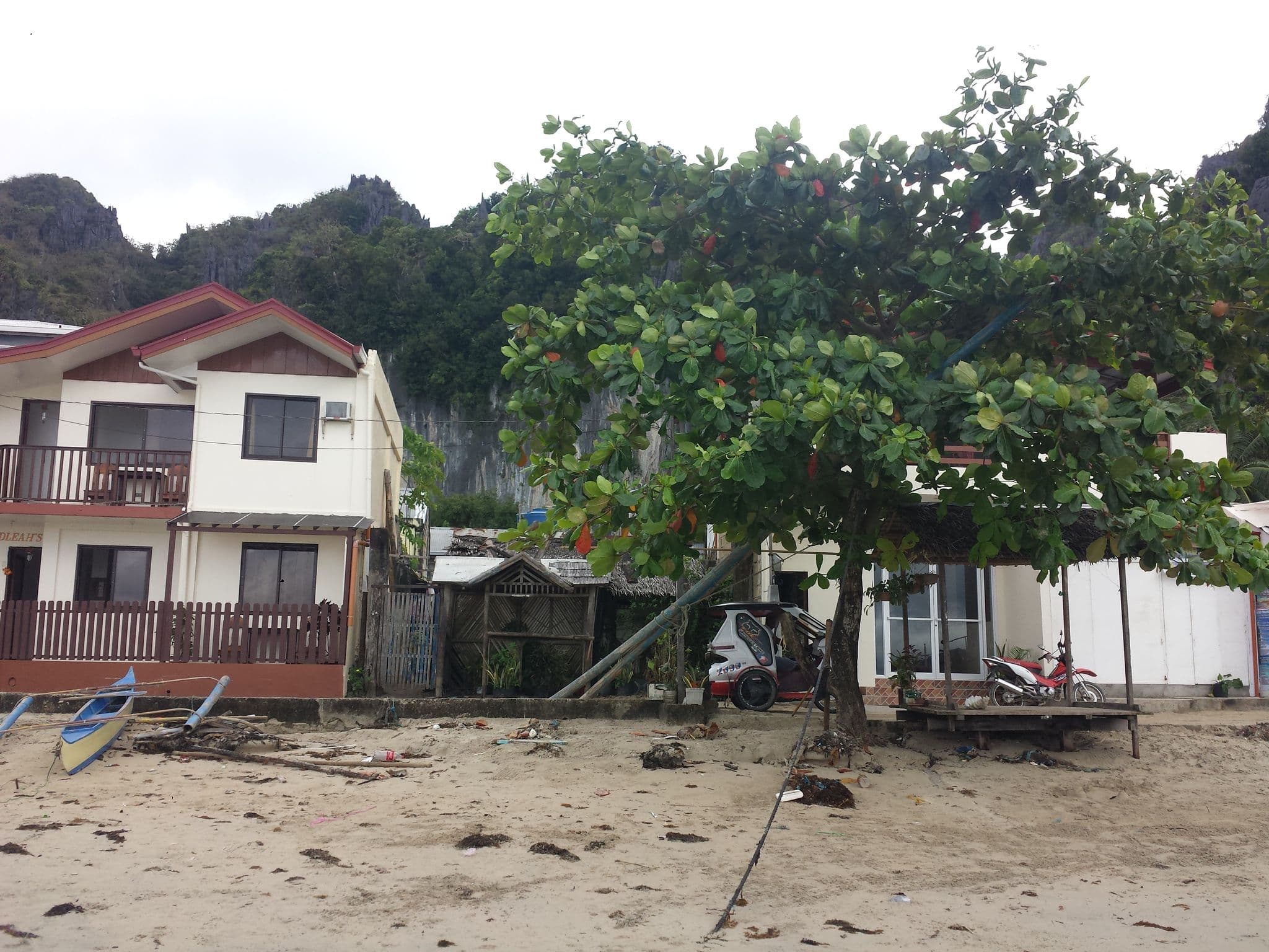 Street view near Hangout’s Hostel, El Nido
