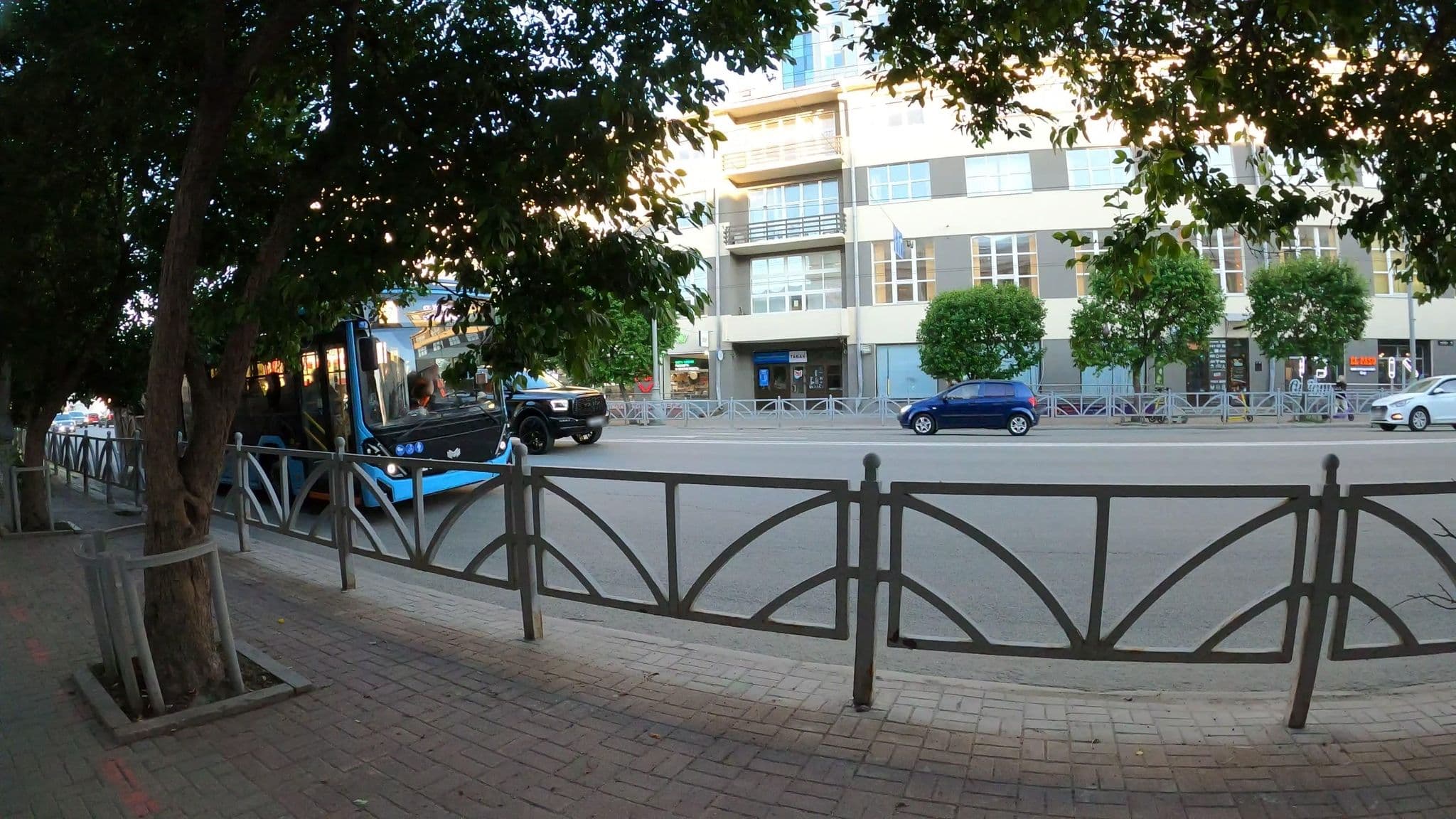 Street view near Apartments Home Hotel, Yekaterinburg — © trolleway (CC BY-SA · Mapillary)