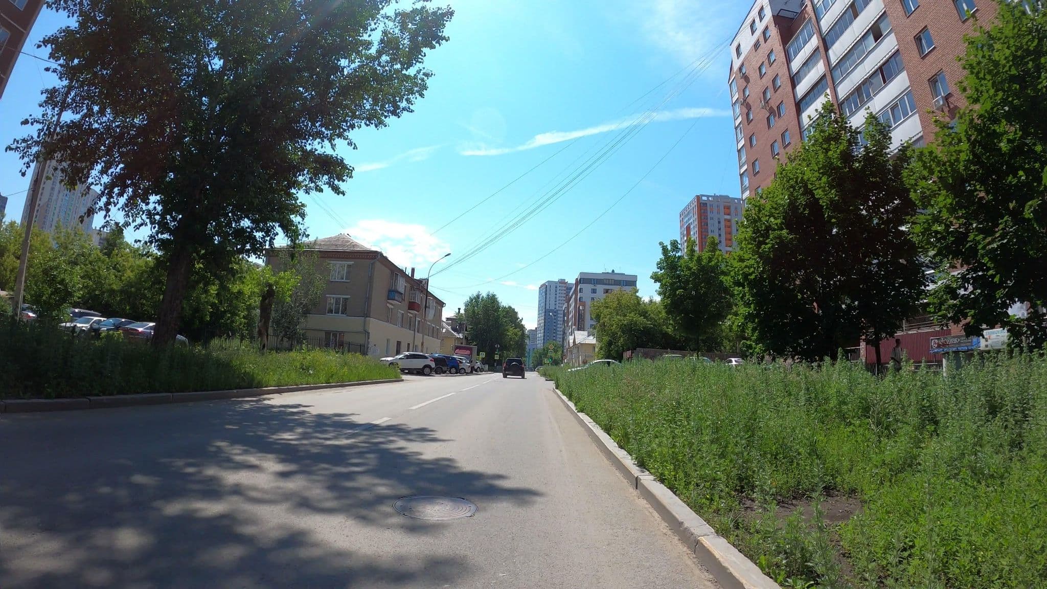 Street view near Inn Chaykovskogo, Yekaterinburg — © trolleway (CC BY-SA · Mapillary)