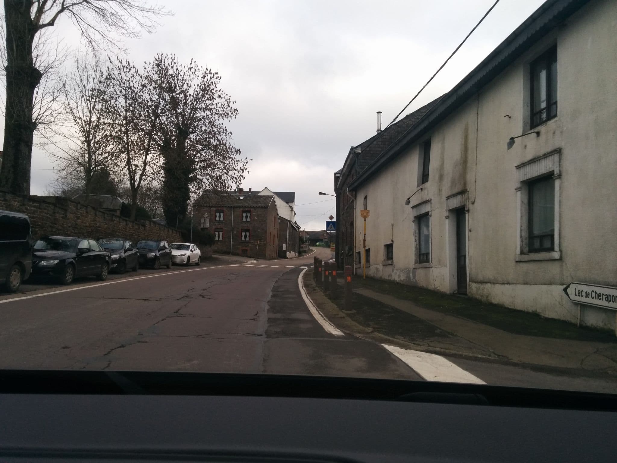 Street view near La vie en Rose Hotel, Limerlé — © emerzh (CC BY-SA · Mapillary)