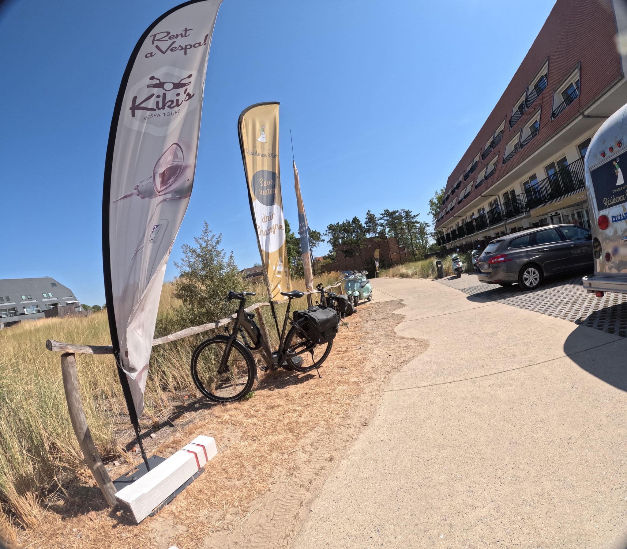 Street view near Dunehotel Nieuwpoort, Lombardsijde — © filipc (CC BY-SA · Mapillary)