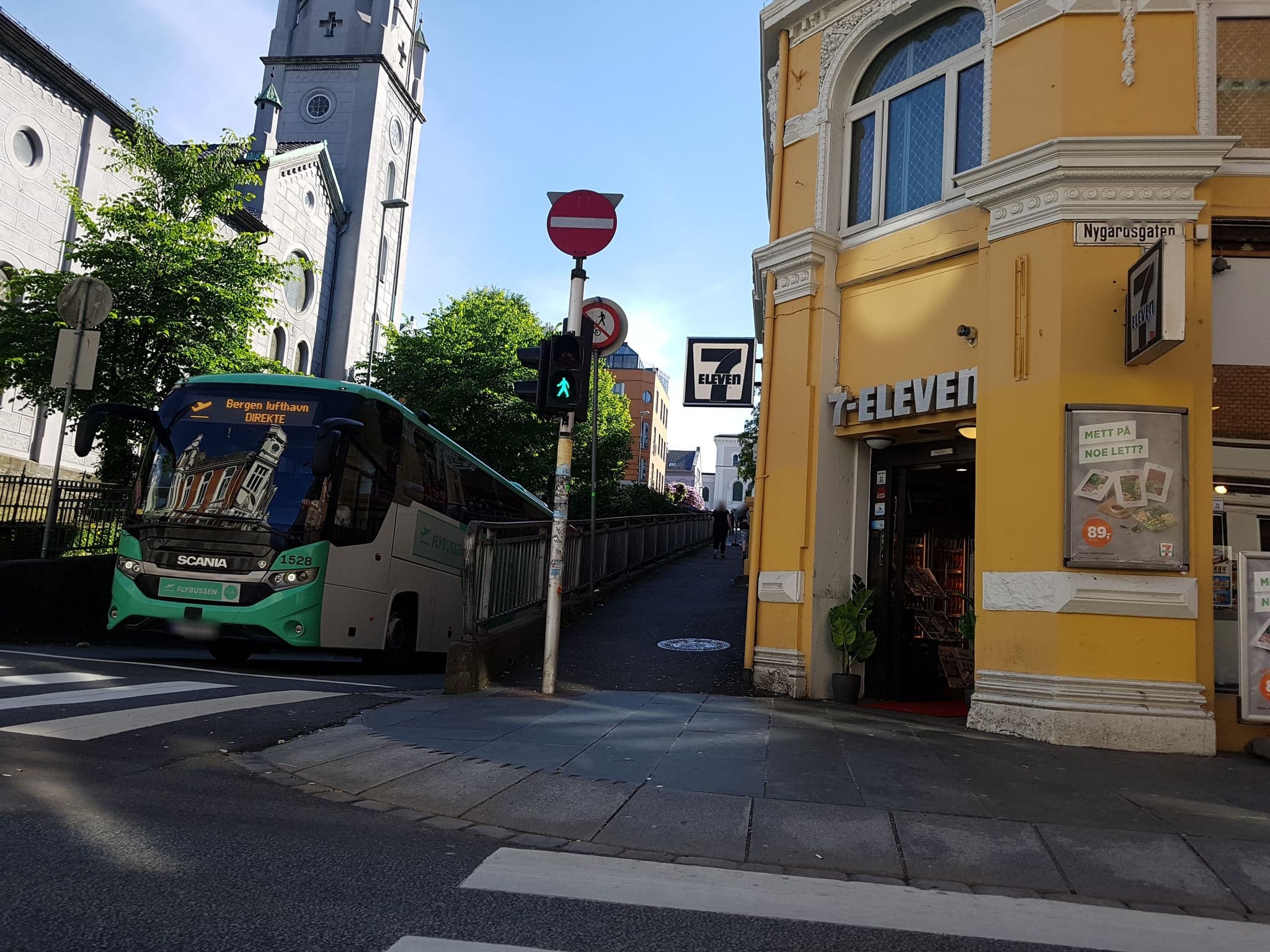 Street view near Bohemian, Bergen — © pbb (CC BY-SA · Mapillary)