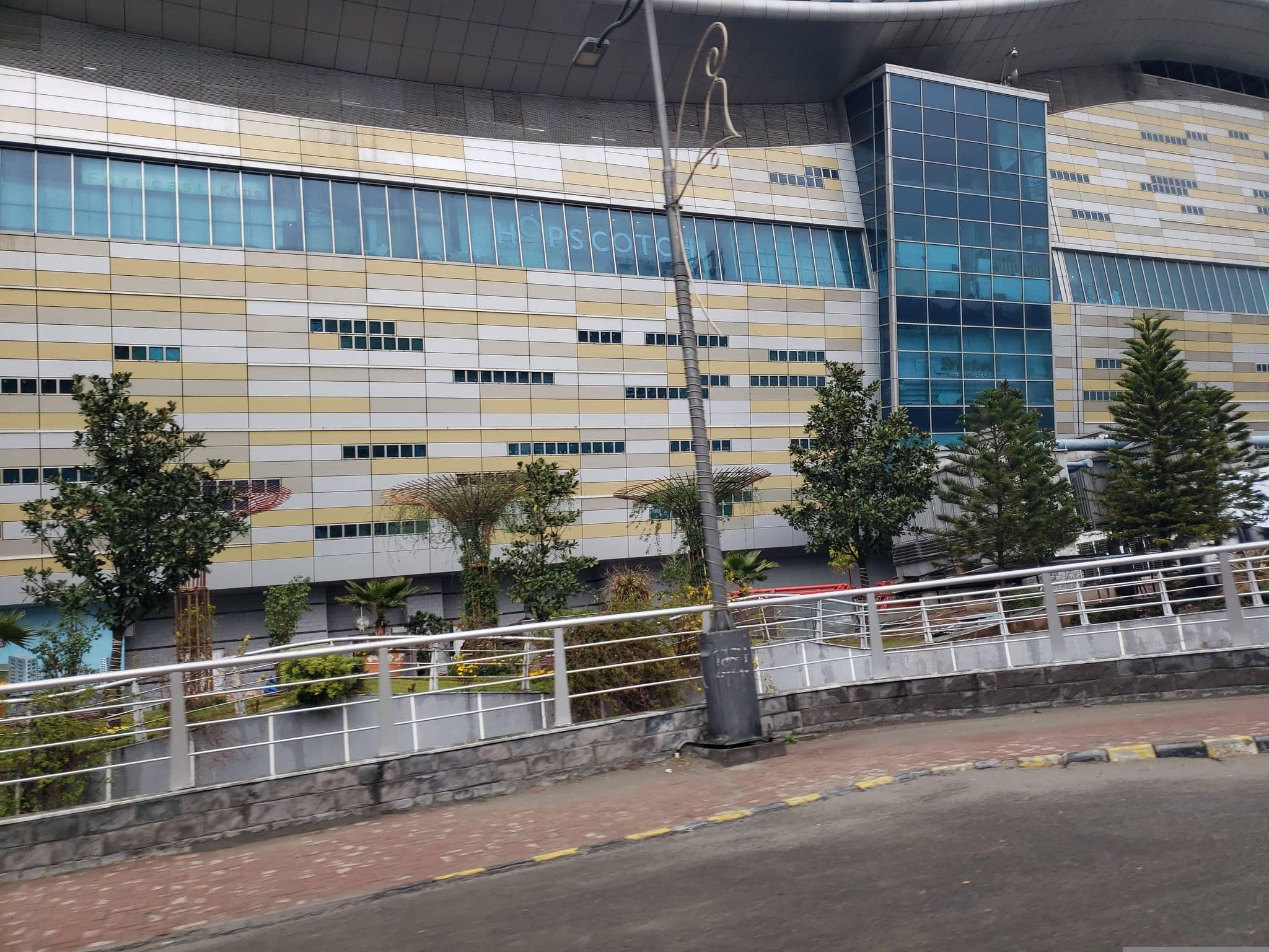 Street view near Centaurus Hotel Apartments by Walk-Inn, Islamabad — © mapfool (CC BY-SA · Mapillary)
