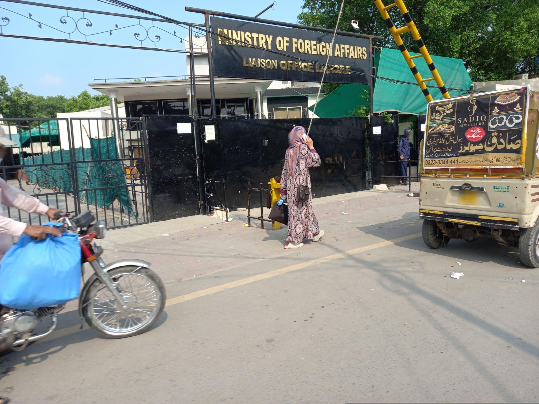 Street view near Hotel White Season Gulberg, Lahore — © hamzajutt (CC BY-SA · Mapillary)