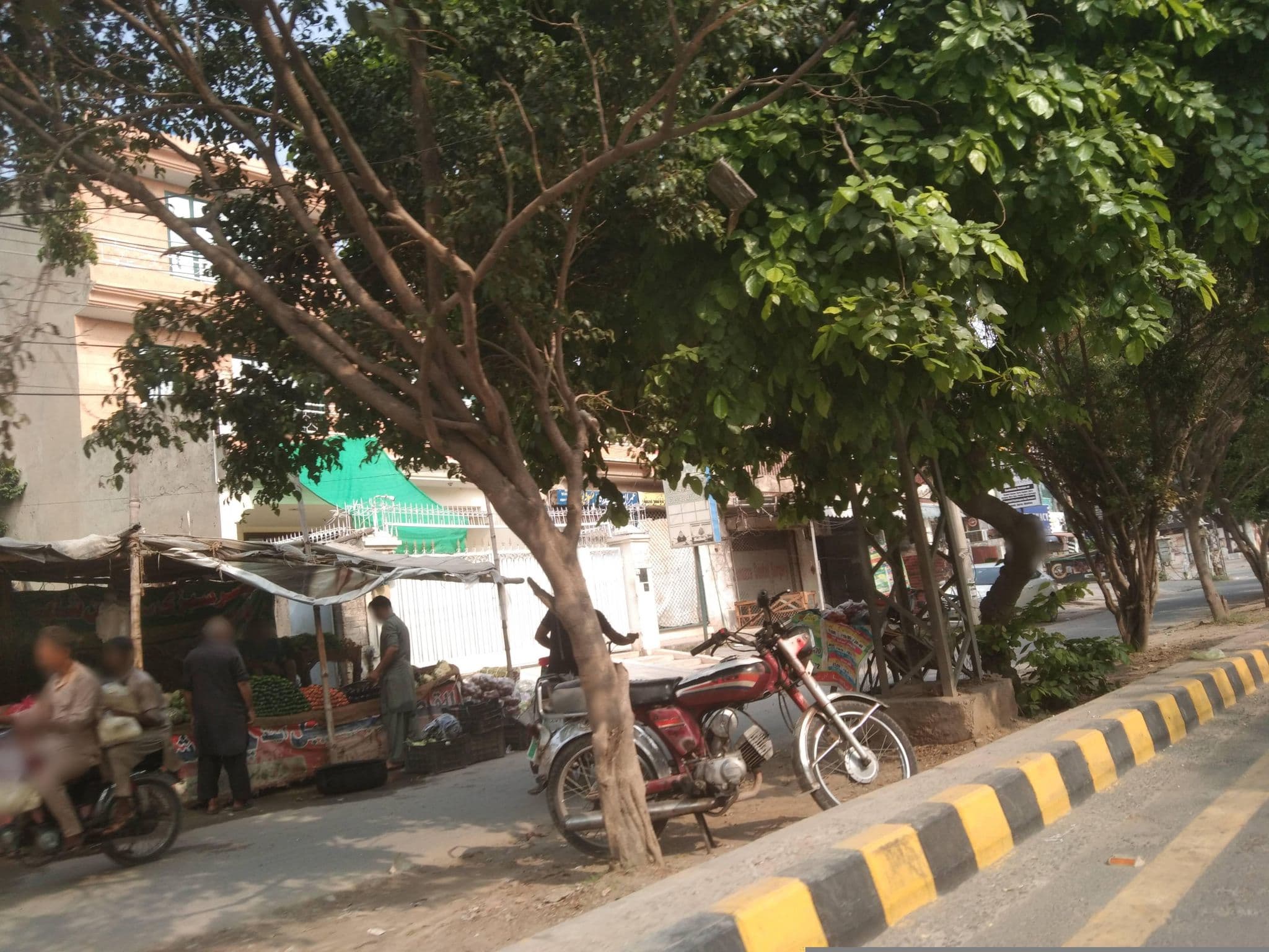 Street view near Five Seasons Hotel Lahore, Model Town — © alihamza (CC BY-SA · Mapillary)