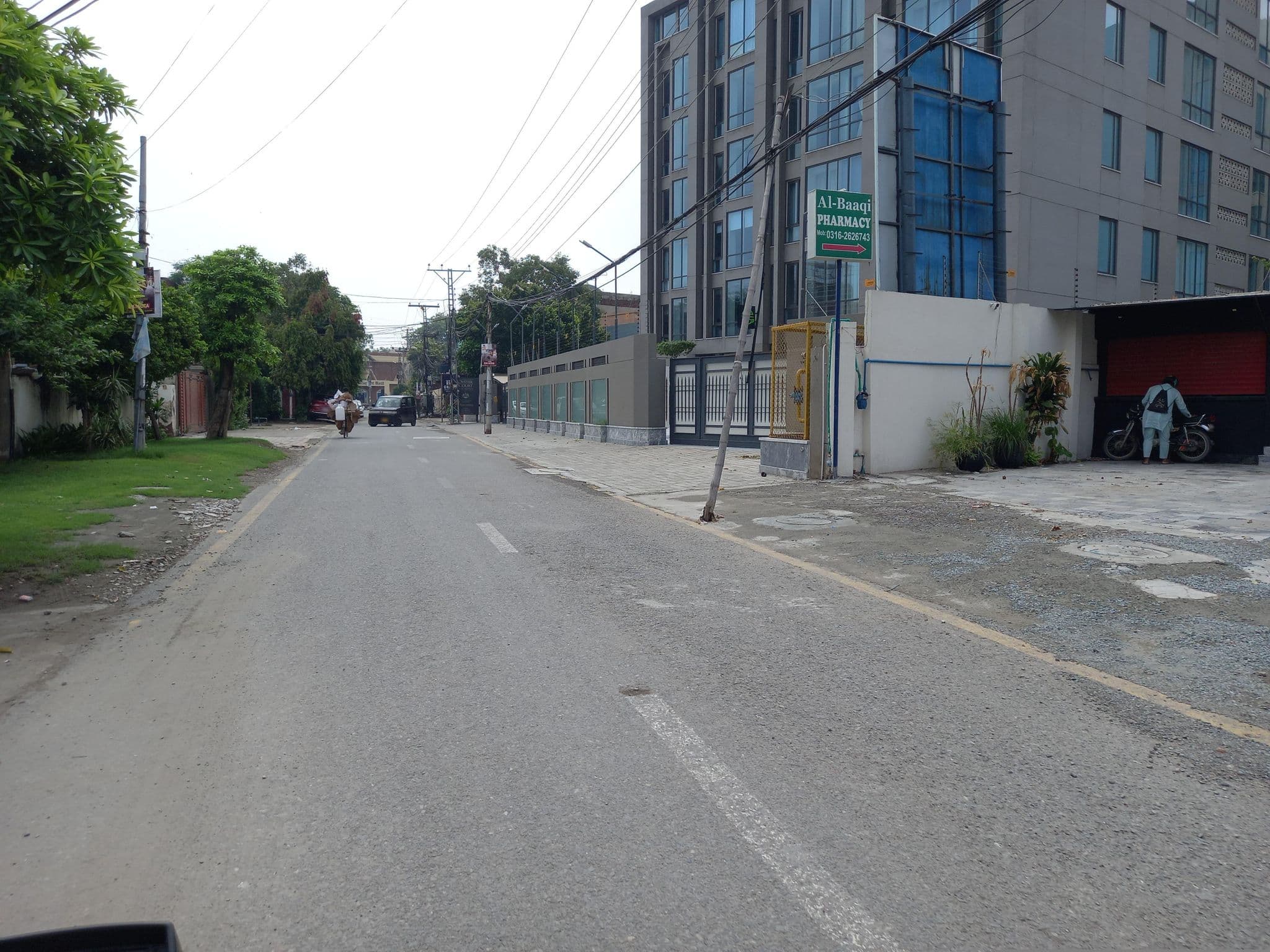 Street view near Gulberg Residency Hotel Lahore, Lahore — © hamzajutt (CC BY-SA · Mapillary)