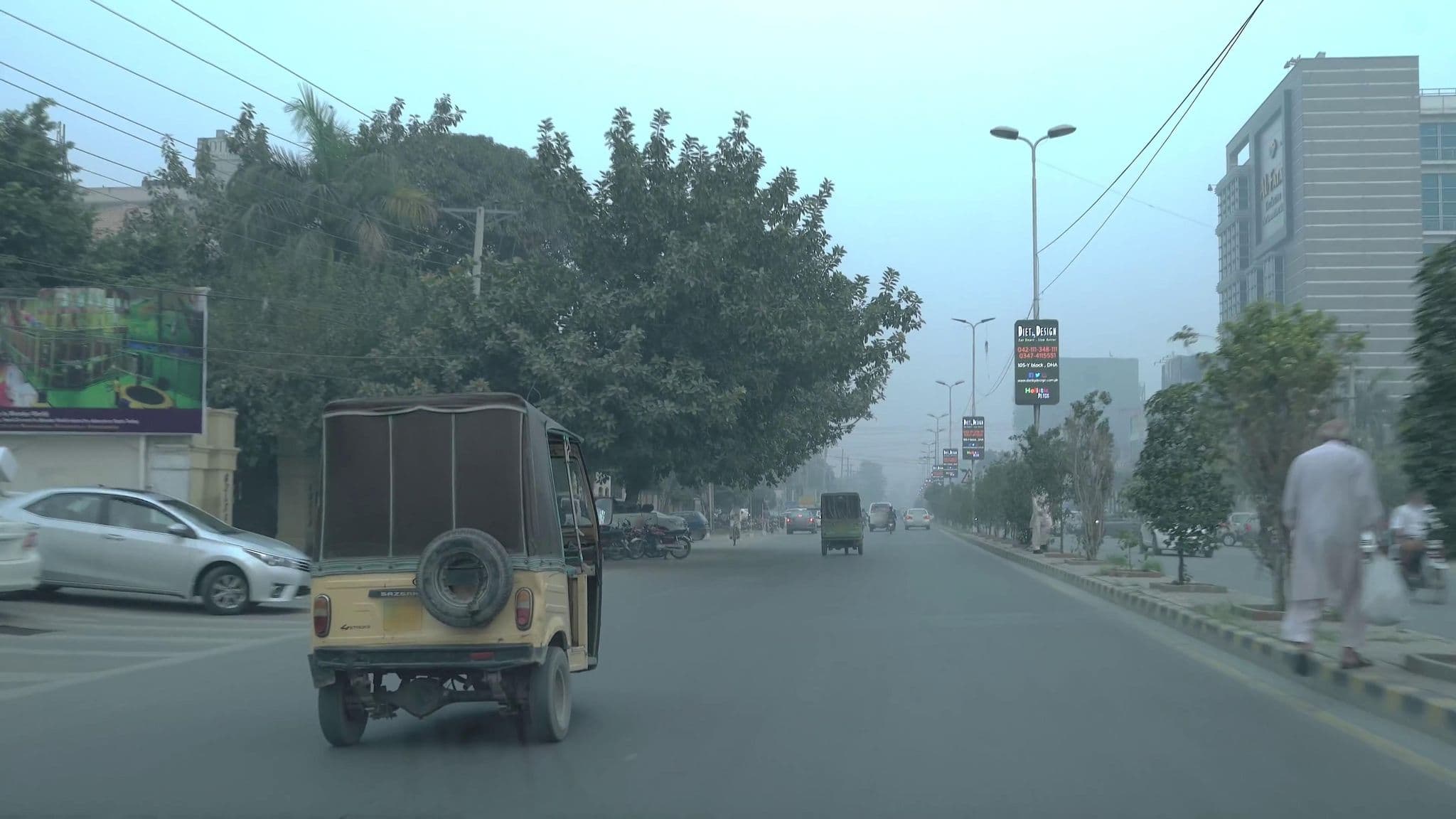Street view near Hilton Suites Gulberg Lahore, Model Town — © streetview_romania (CC BY-SA · Mapillary)