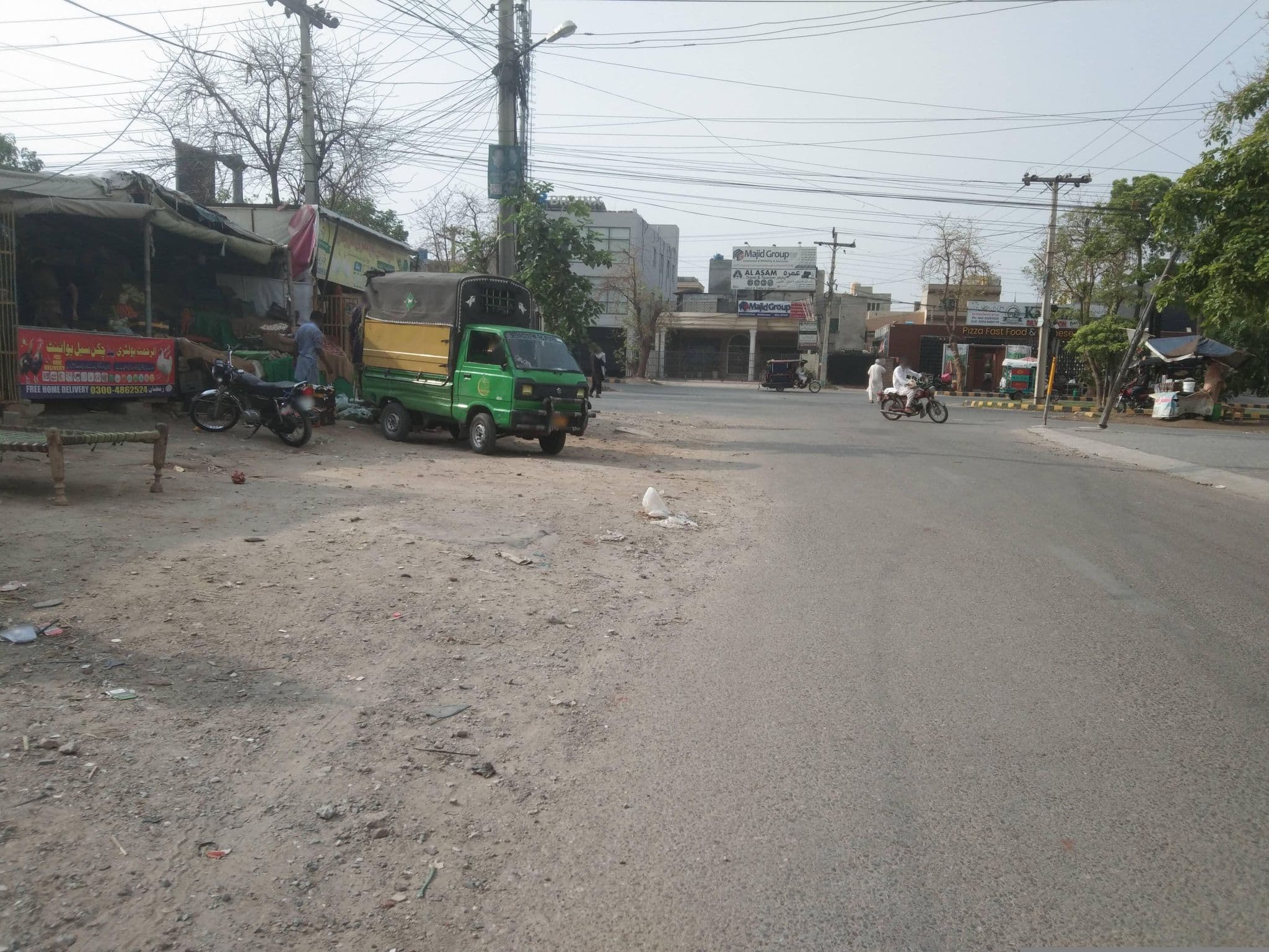 Street view near Grand Swiss Hotel&Apartment's Lahore, Model Town — © alihamza (CC BY-SA · Mapillary)
