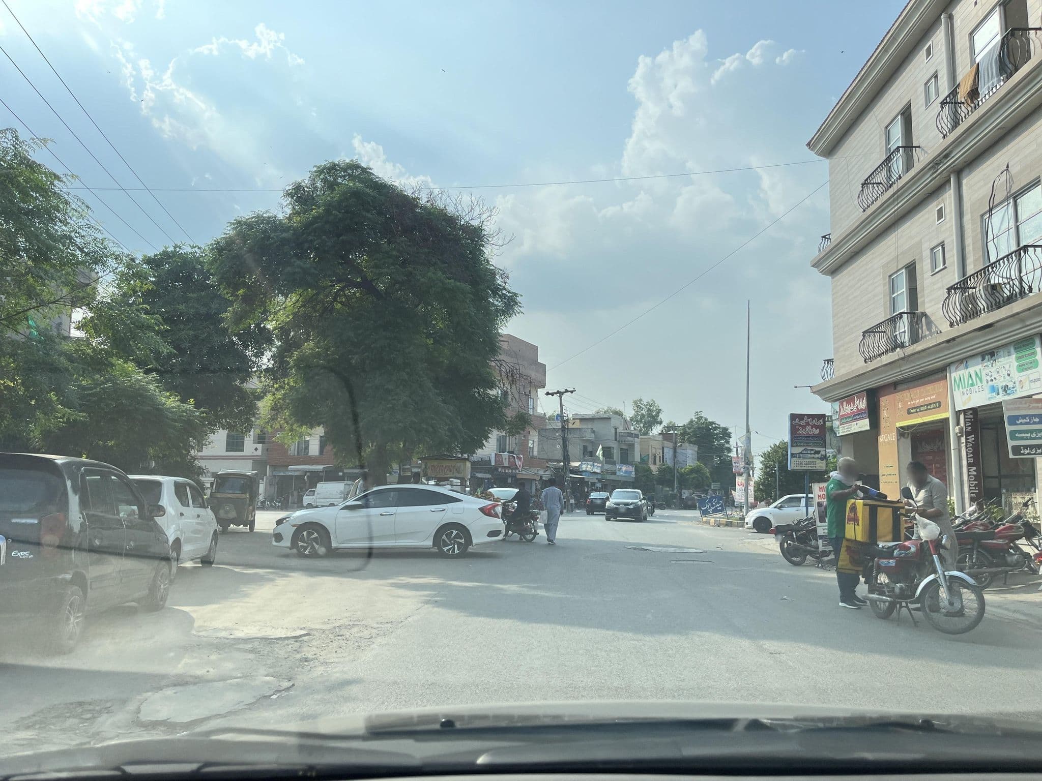 Street view near Continental Boys Hostel Johar Town Lahore, Model Town — © masterofnoroad (CC BY-SA · Mapillary)