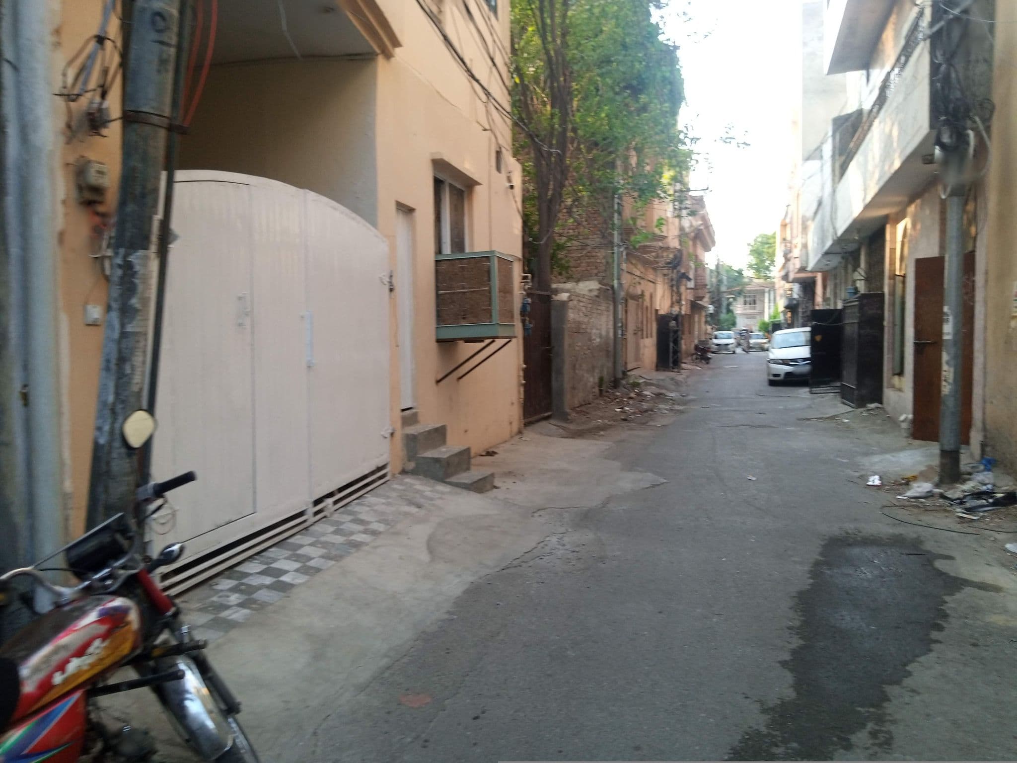 Street view near Elite Girls Hostel Gulberg, Model Town — © awais123 (CC BY-SA · Mapillary)