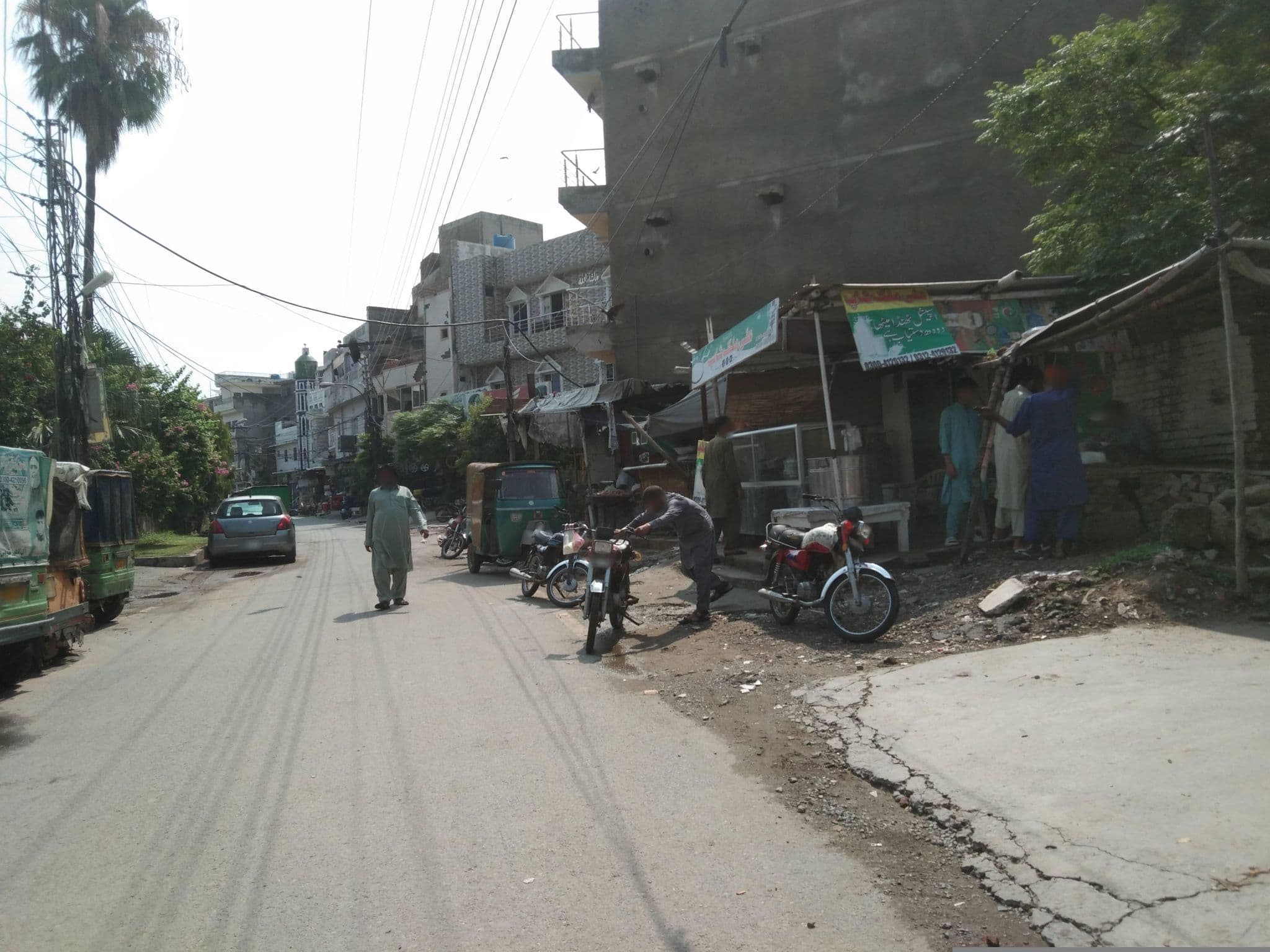 Street view near Shes Hostel, Model Town — © alihamza (CC BY-SA · Mapillary)