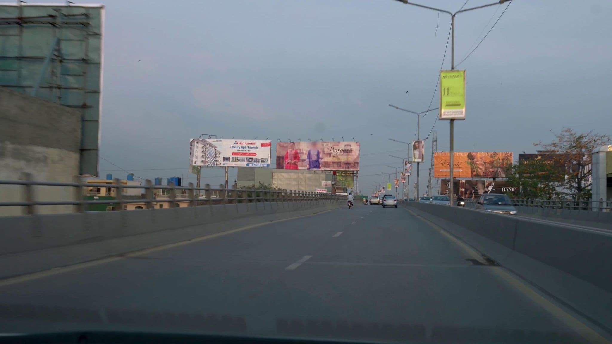 Street view near Royal Apartments 21, Model Town — © cut (CC BY-SA · Mapillary)
