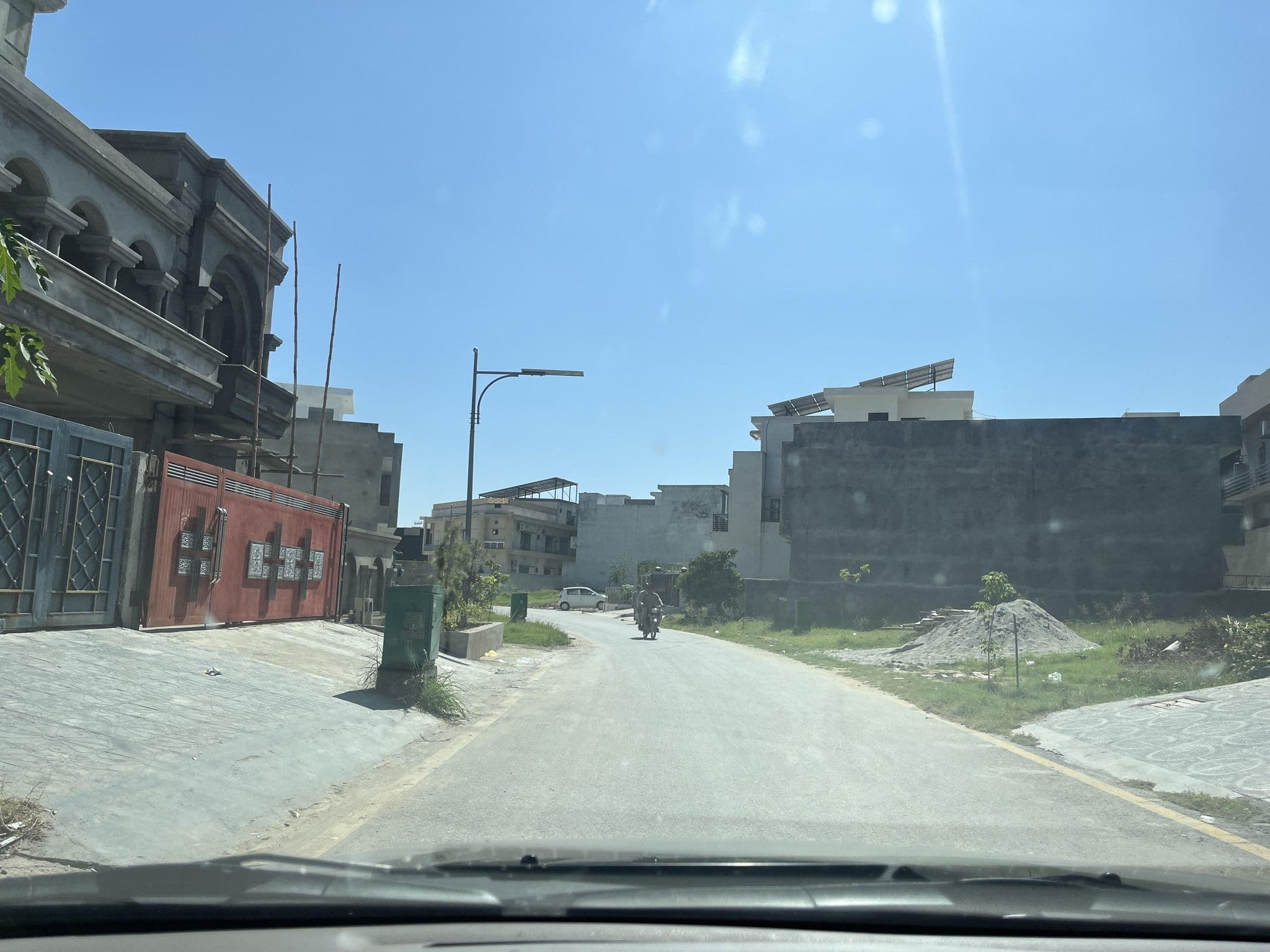 Street view near White Guest house, Rawalpindi — © masterofnoroad (CC BY-SA · Mapillary)