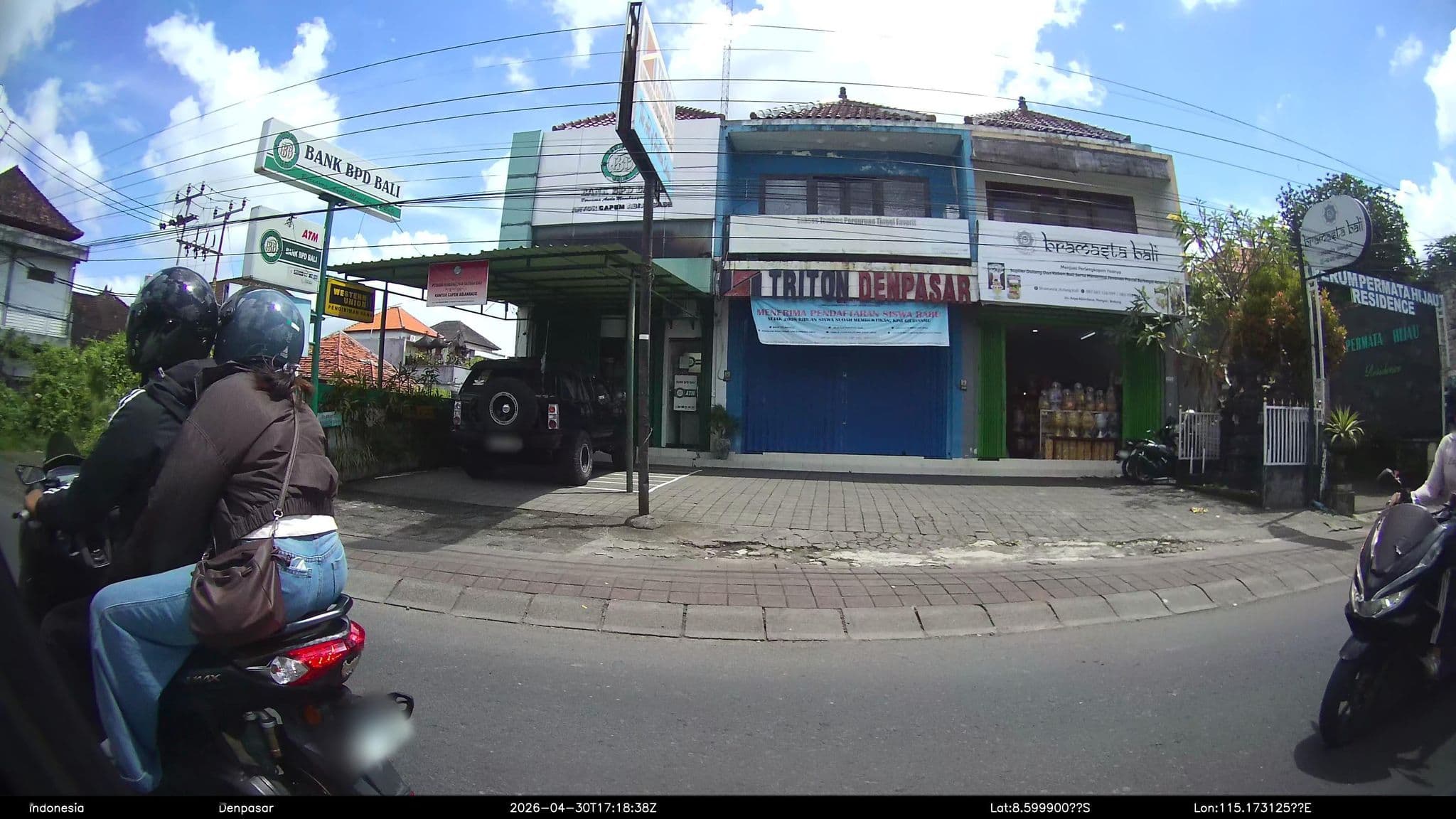 Street view near Casa Verde Guest House, Dalung — © Kaart---RIGHT (CC BY-SA · Mapillary)
