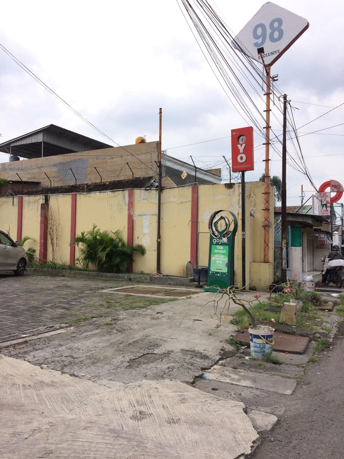 Street view near YUTAKA INN Jatim EXPO Kutisari Surabaya, Gedangan — © maphunter_id (CC BY-SA · Mapillary)