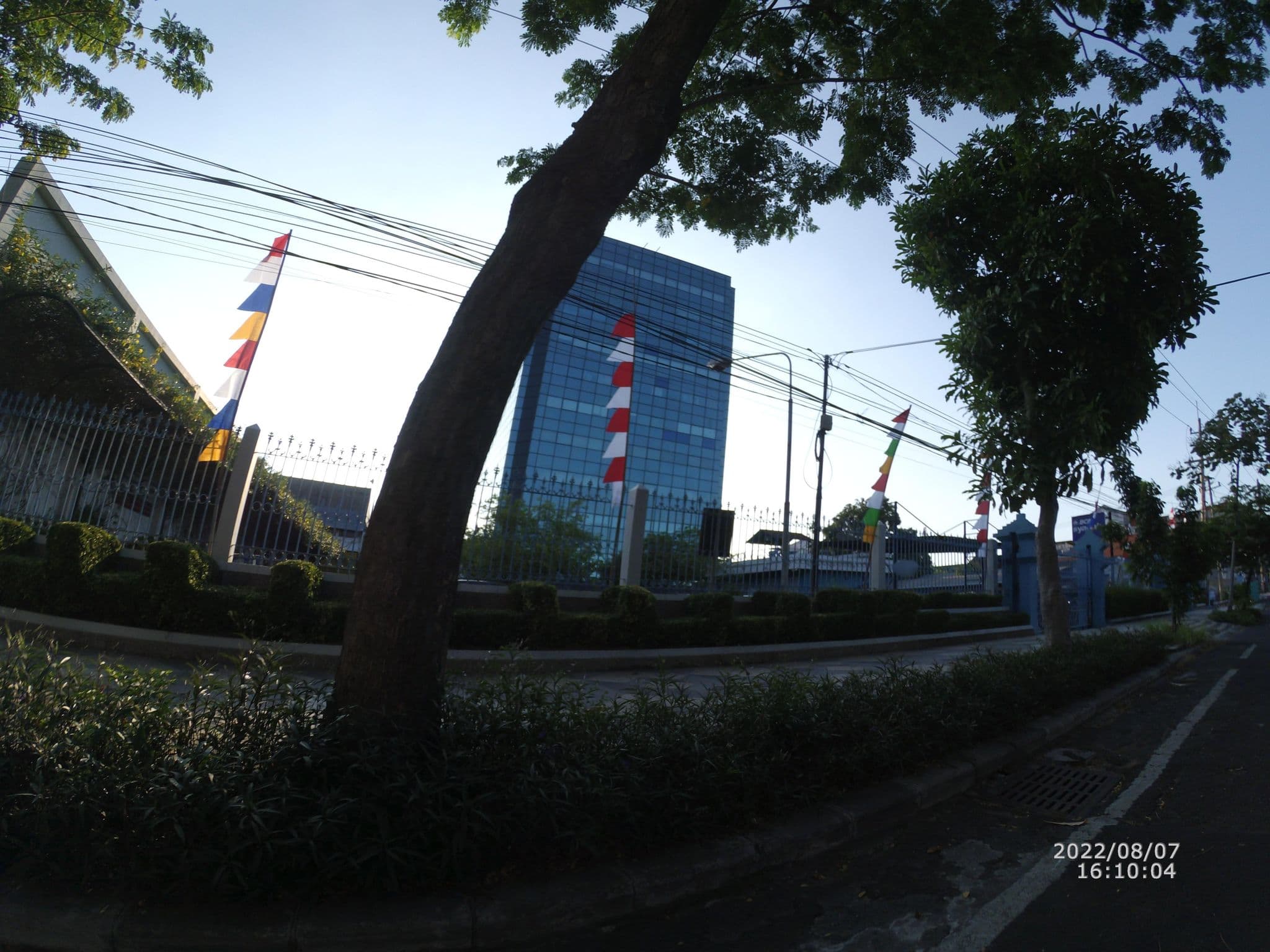Street view near Homey Guesthouse near Tunjungan Plaza Syariah, Surabaya — © maphunter_id (CC BY-SA · Mapillary)